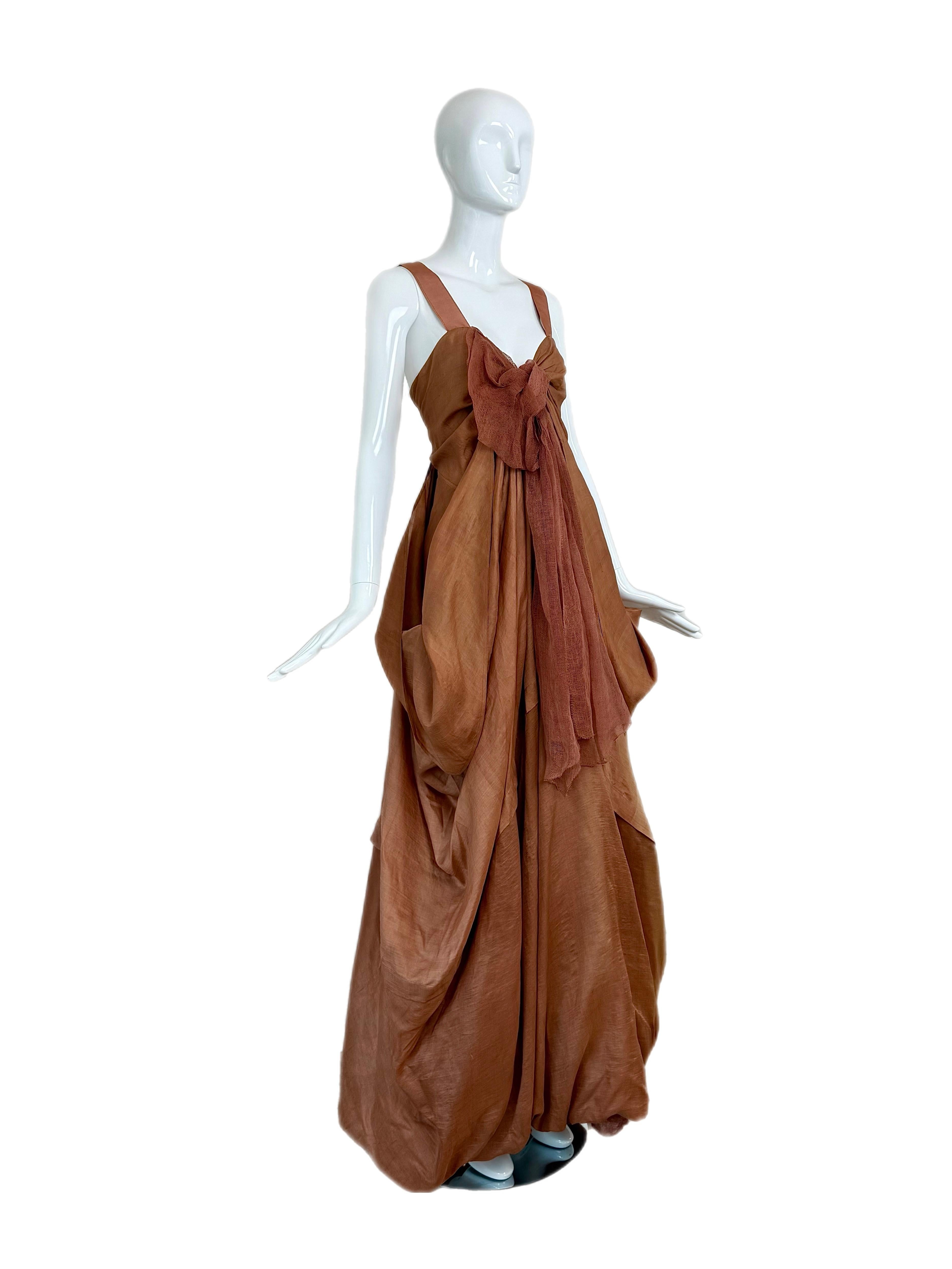 Donna Karan
Startbahn
Vintage By
FW08
Ein echtes Musterkleid 1 von 1 getragen 1x für die Earth Pledge Laufstegshow
Öko-Material, daher sind Schwankungen im Material normal
Leicht und voluminös
Toller Vintage-Zustand
Kein Größenetikett, bitte Maße