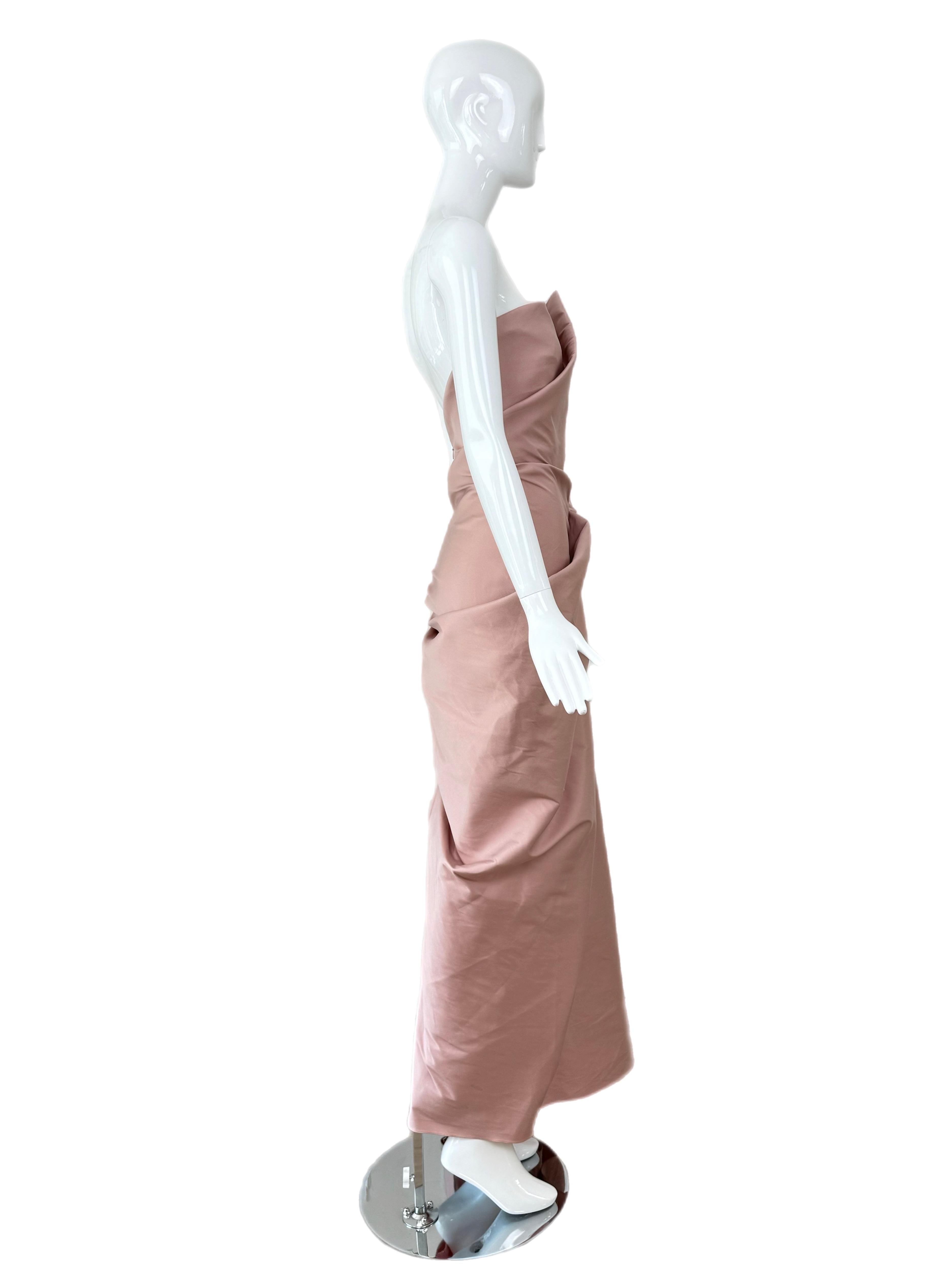 Beige DONNA KARAN 2009 Vintage Pink Evening Gown Maxi Dress Runway (robe de soirée en soie rose) en vente