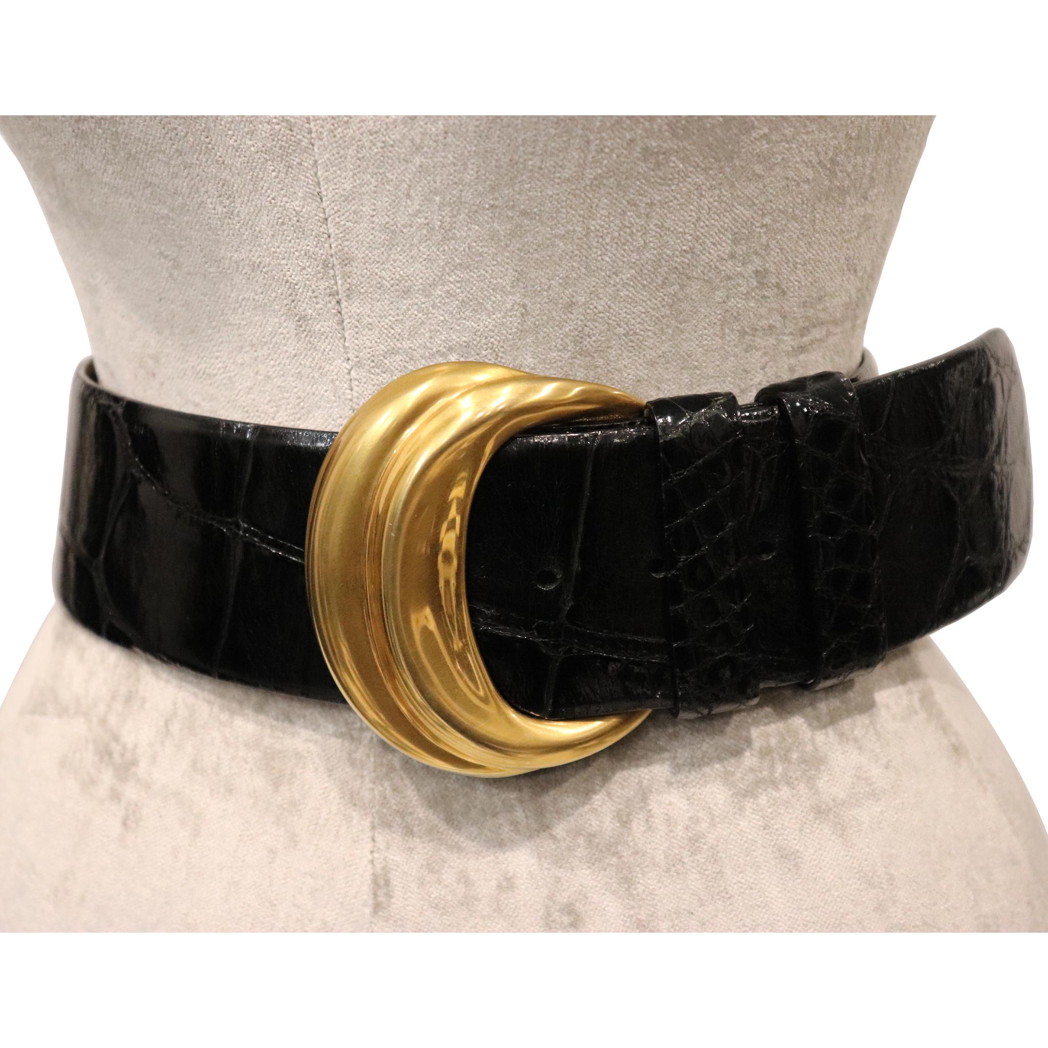Donna Karan Alligator Belt W/ Gold Buckle Size Small. Vintage belt from 1990s in excellent condition 

Measurements: 

Longest Length - 32 inches 
Shortest Length- 30.8 inches 
Height - 2.5 inches