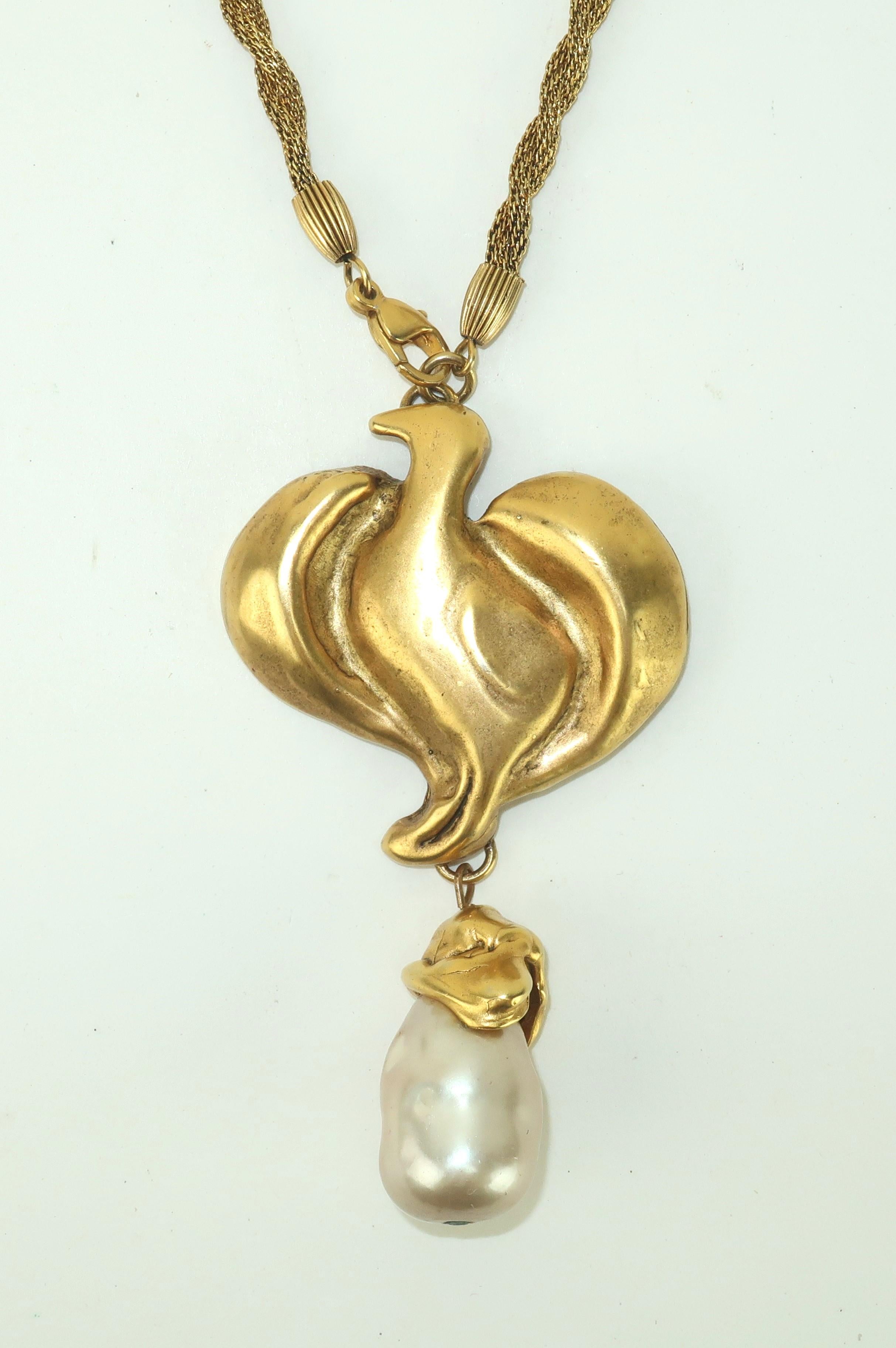 Donna Karan Attributed Gold Tone Bird Pendant Necklace With Baroque Pearls In Good Condition For Sale In Atlanta, GA