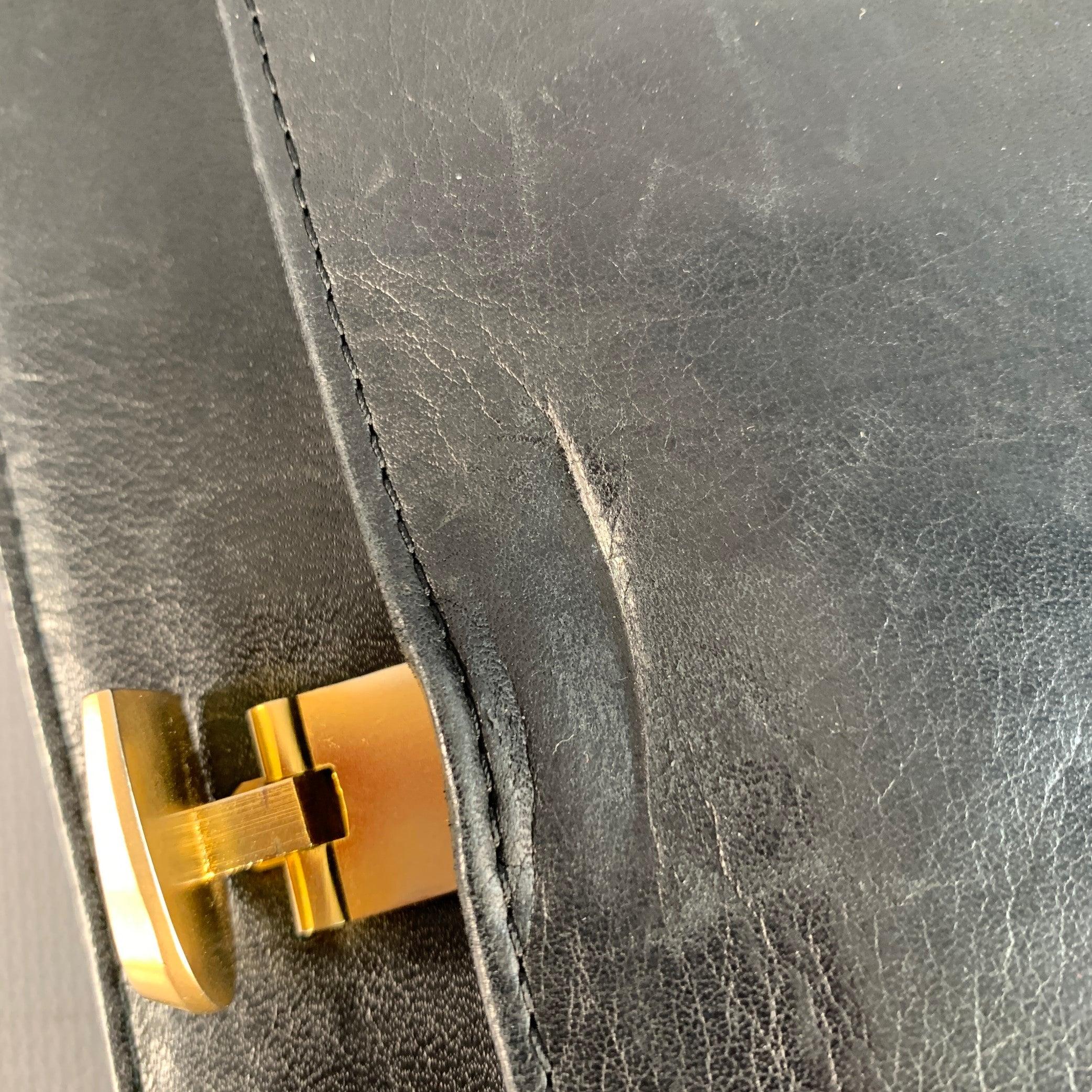 DONNA KARAN Portefeuille en cuir noir et or Pour femmes en vente
