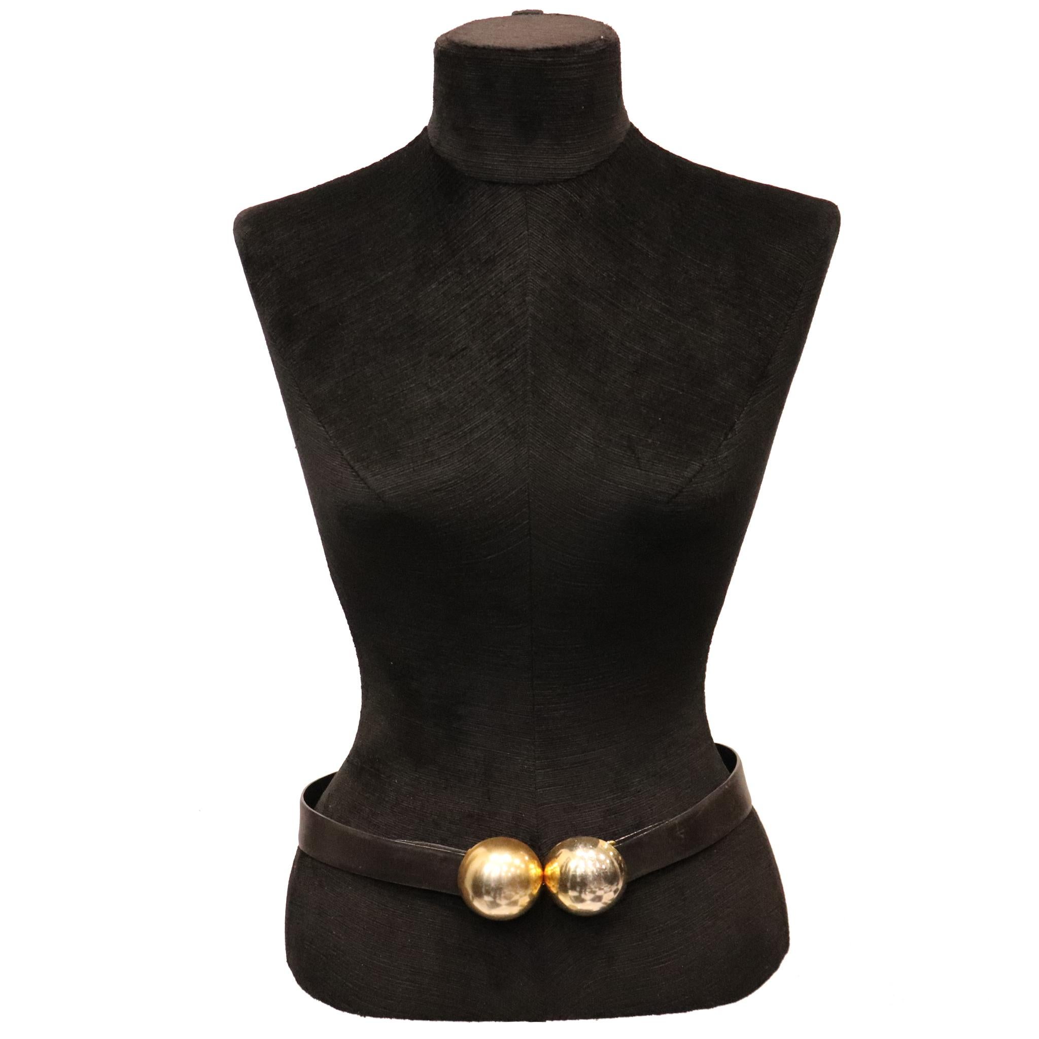 Donna Karan Black Leather Belt W/ 2 Large Gold Balls Closure. From 1990s is in excellent condition 

Measurements: 

Length - 30 inches
Width - 1.3 inches 