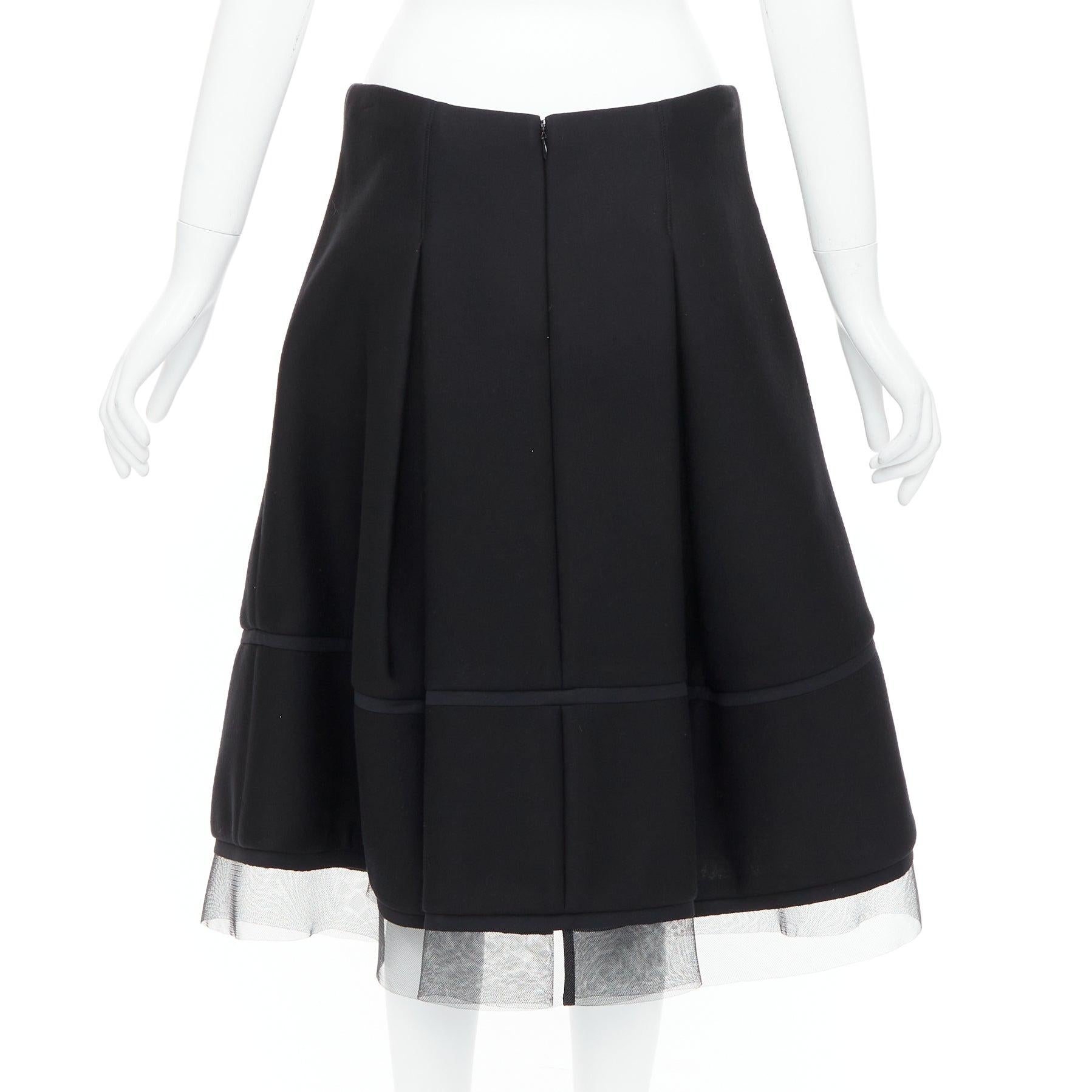 Donna DONNA KARAN gonna a ruota in scuba nera, plissettata e con rifiniture in tulle a rete FR40 L. in vendita