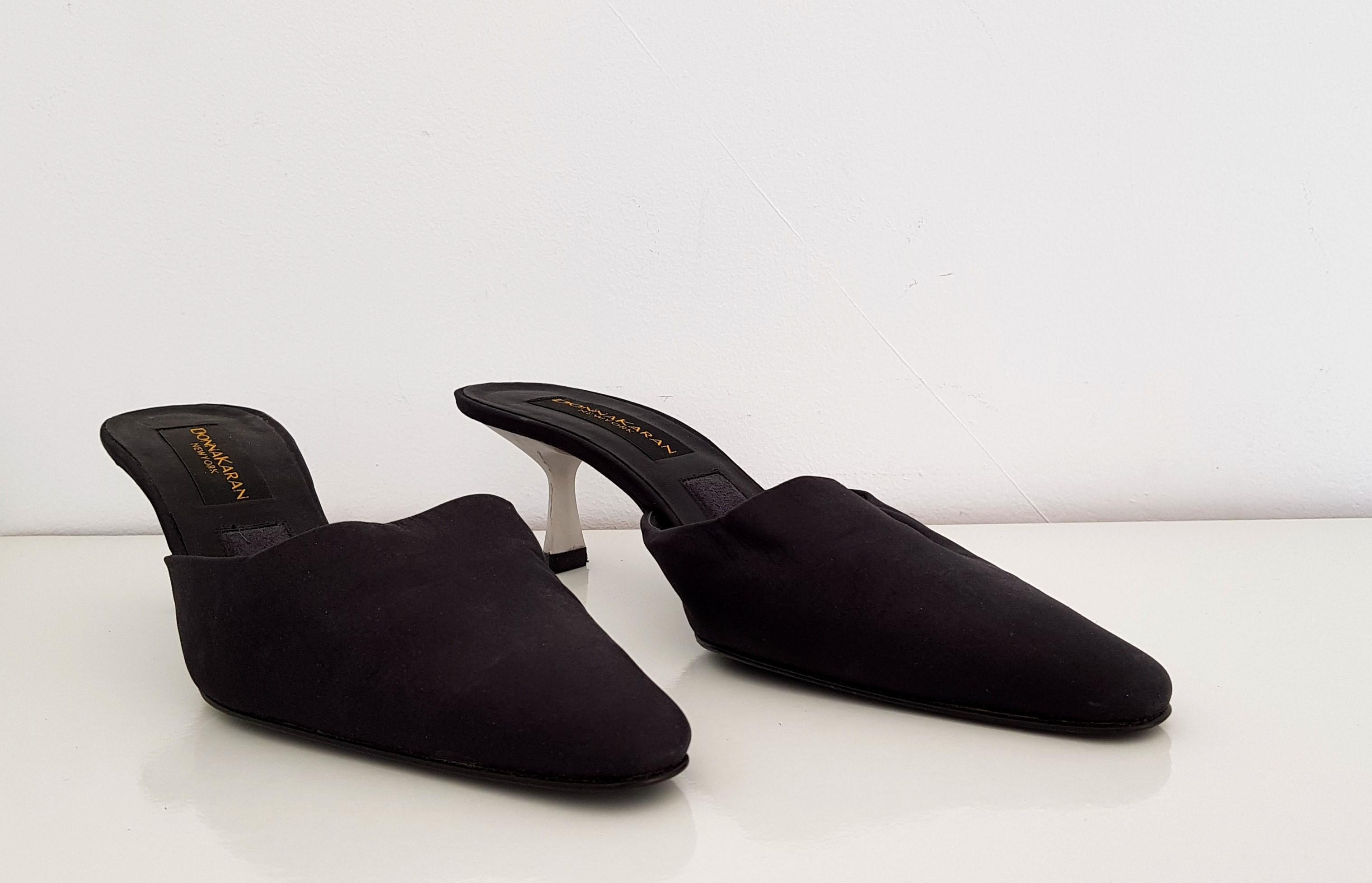 Donna Karan Black Silk Heels. New. Size 9 1/2 (US) In Excellent Condition For Sale In Somo (Santander), ES