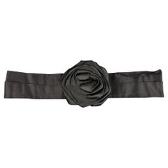 DONNA KARAN Schwarze Seide Satin Rose Schärpe Gürtel