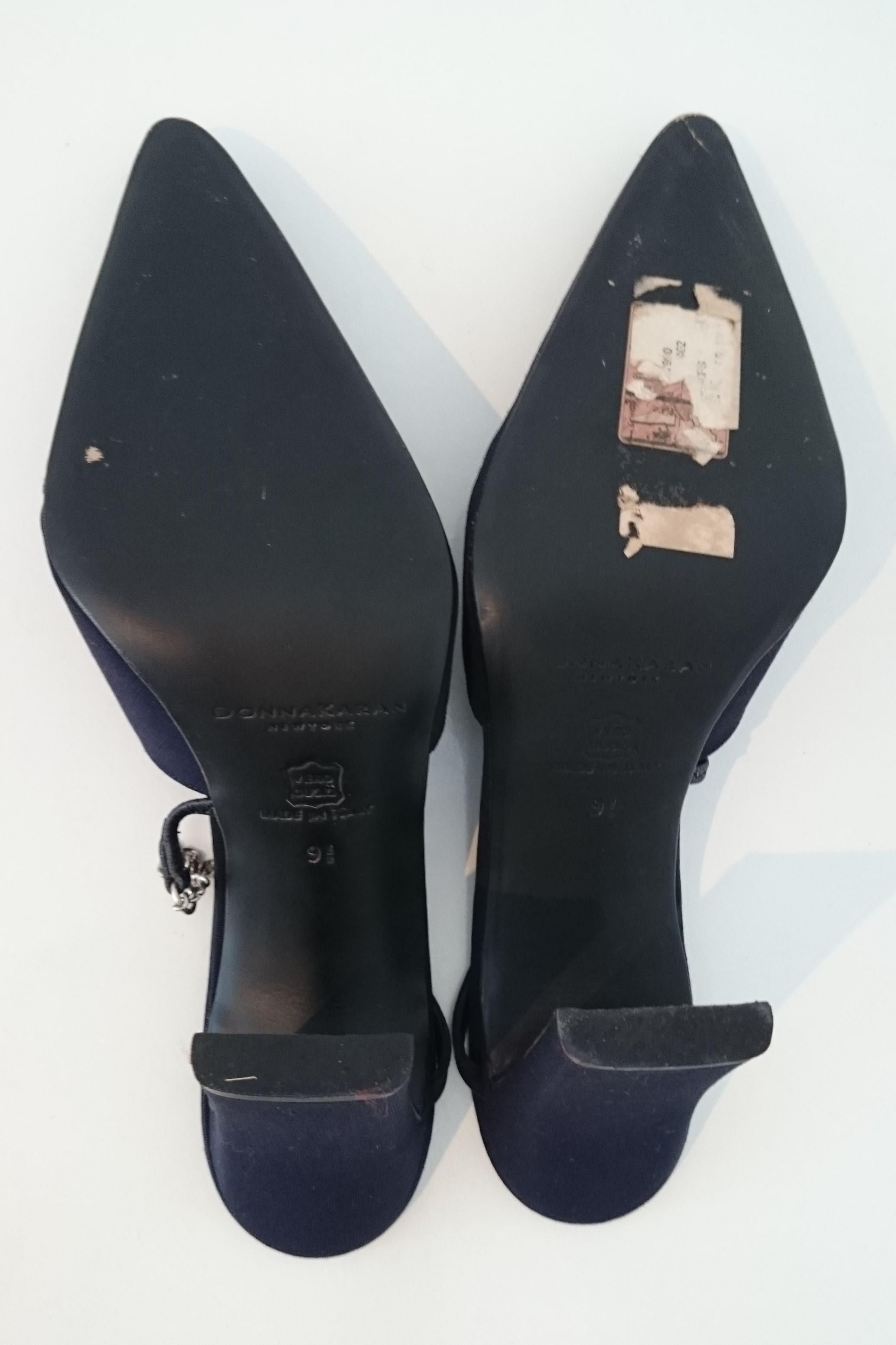Women's Donna Karan Blue Marine Silk Heels with Chain. Size 9 1/2 For Sale