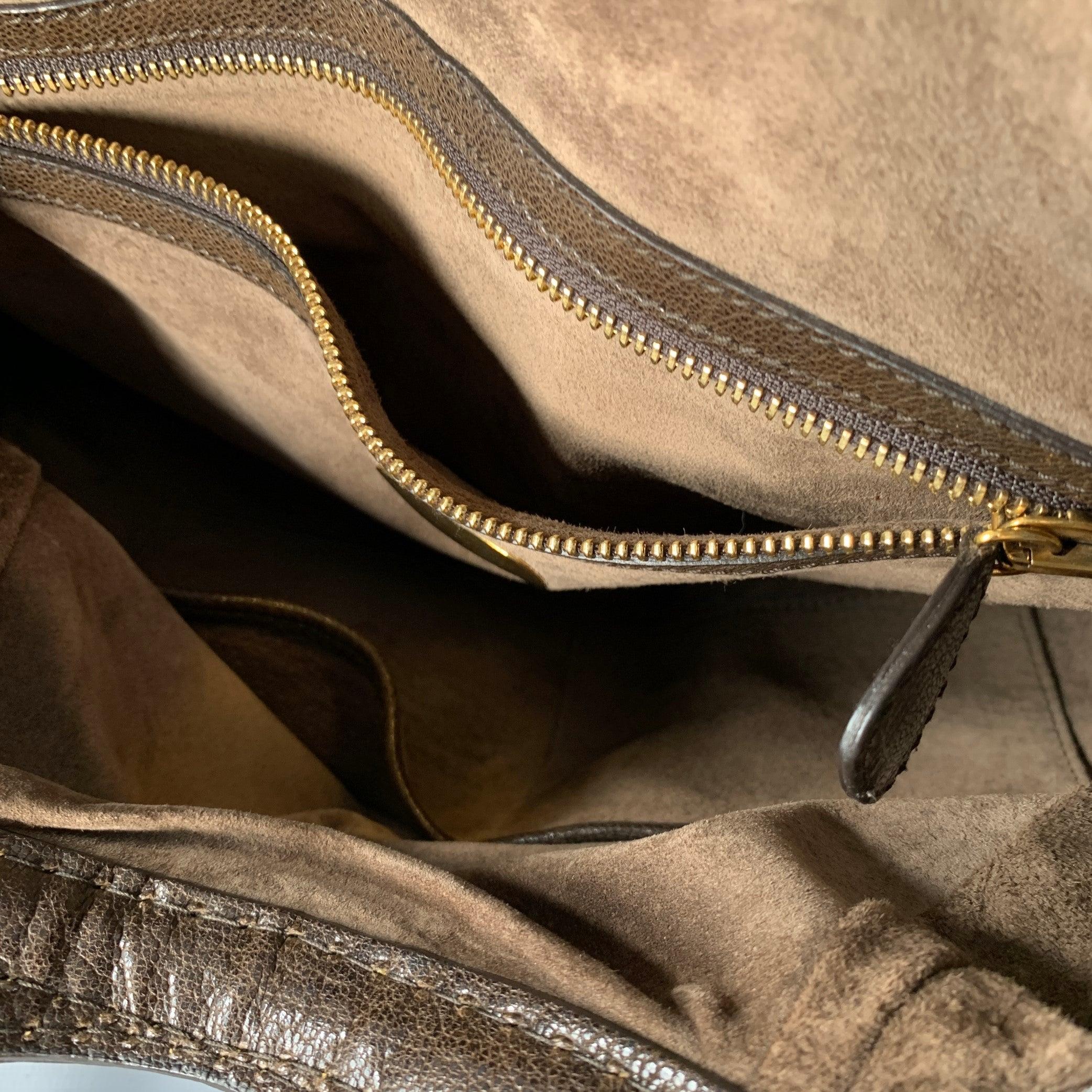 DONNA KARAN Borsa in pelle di capra marrone oro con cerniere a scomparsa in vendita 2