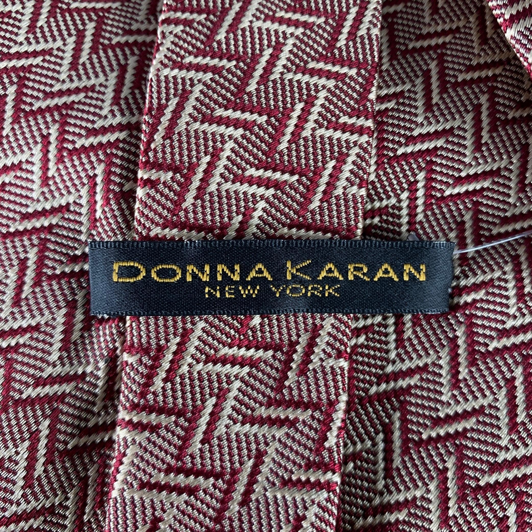 Beige DONNA KARAN Cravatta in seta Zig Zag borgogna e beige in vendita