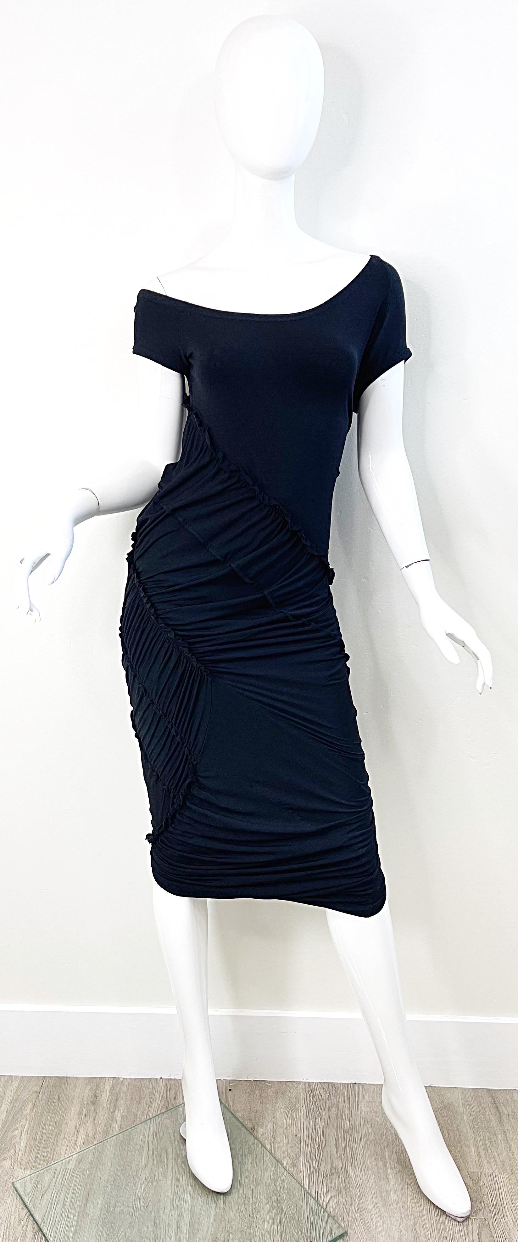 Flattering DONNA KARAN Collection black vintage ruched off-shoulder silk/rayon/spandex  jersey dress ! Sits off one shoulder. Simply slip on, and it stretches to fit. The perfect timeless little black dress from the early 2000s.
In great unworn
