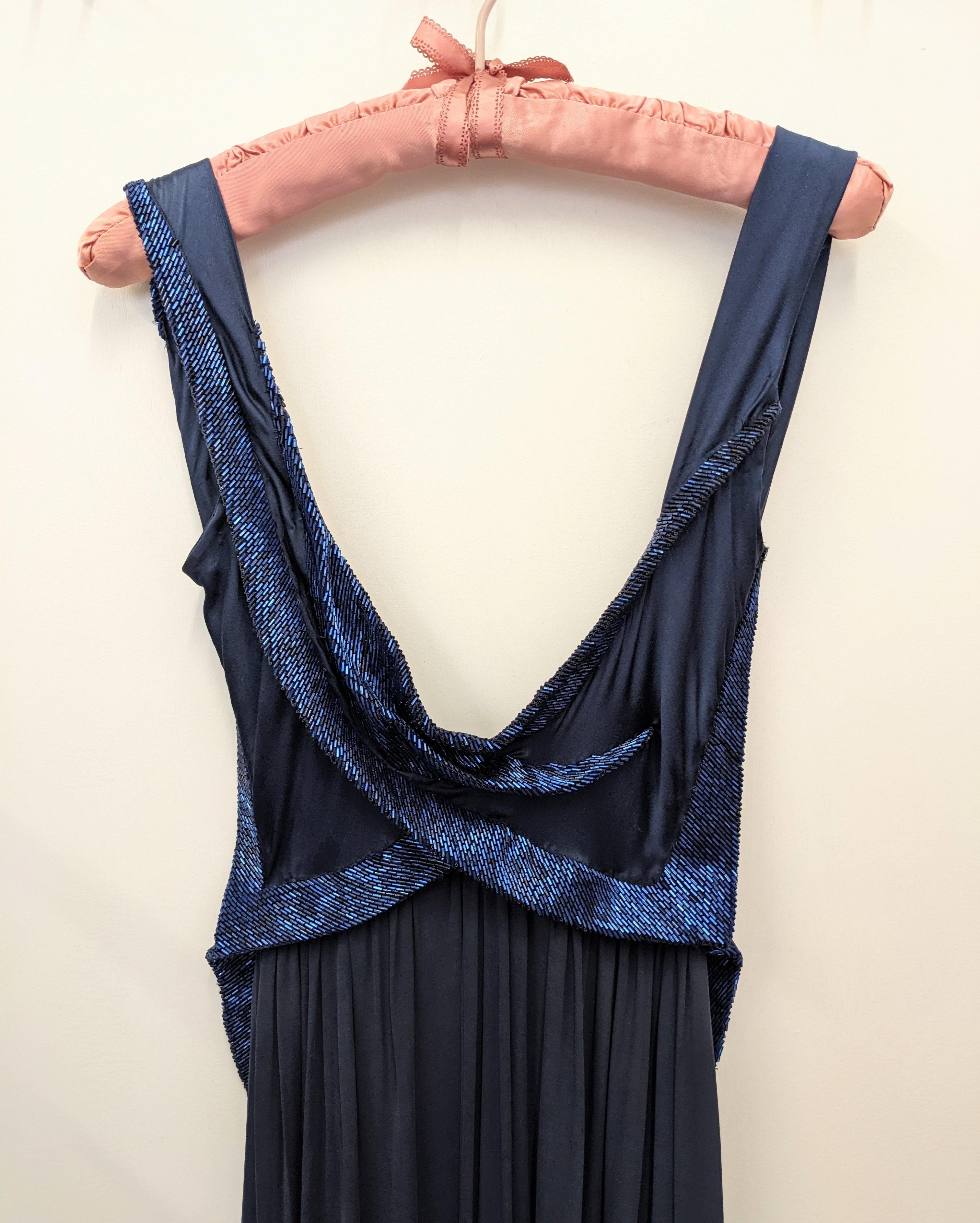 Robe drapée et perlée de Donna Karan en vente 9