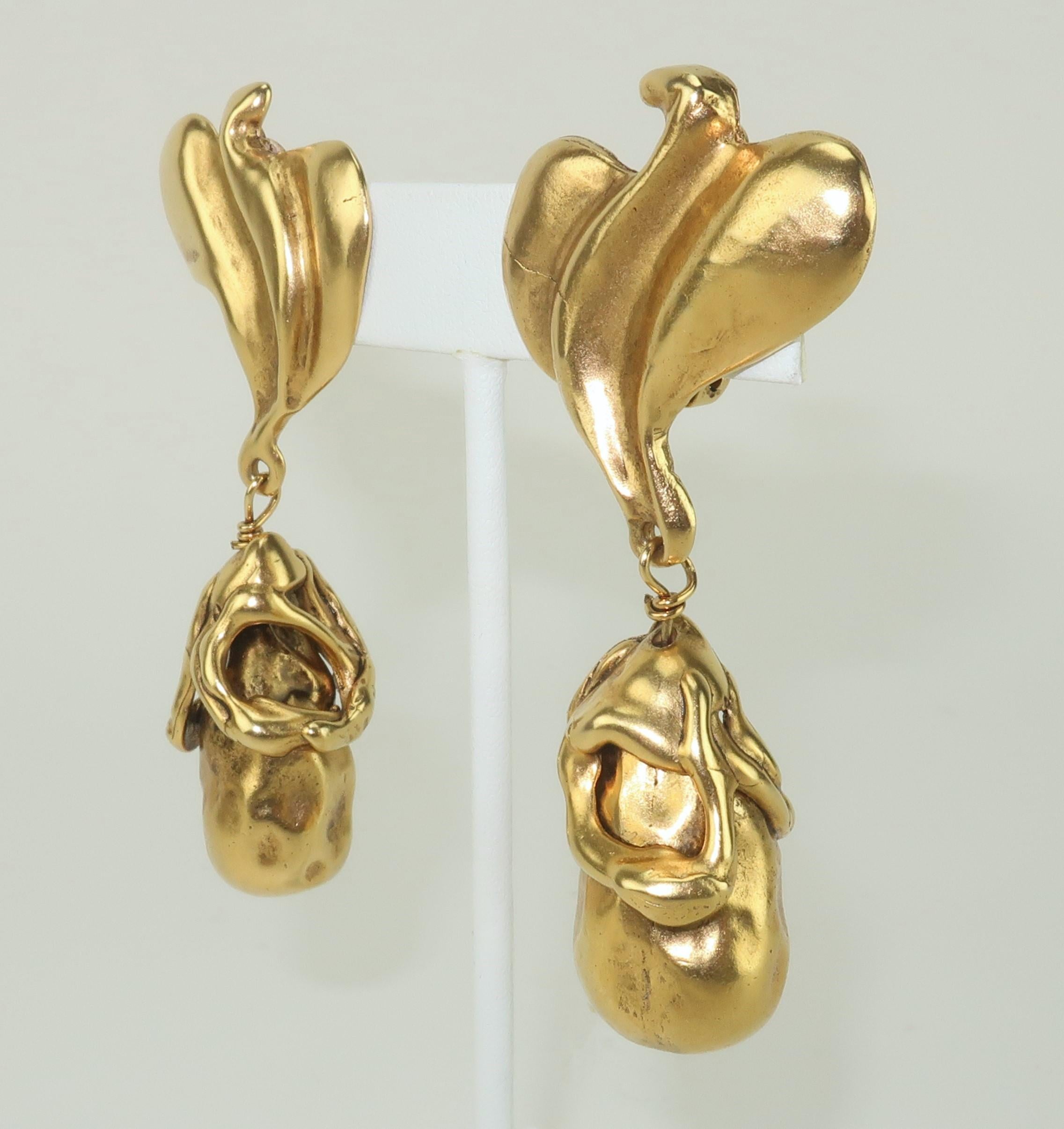 Donna Karan Gold Tone Modernist Bird Earrings In Good Condition For Sale In Atlanta, GA