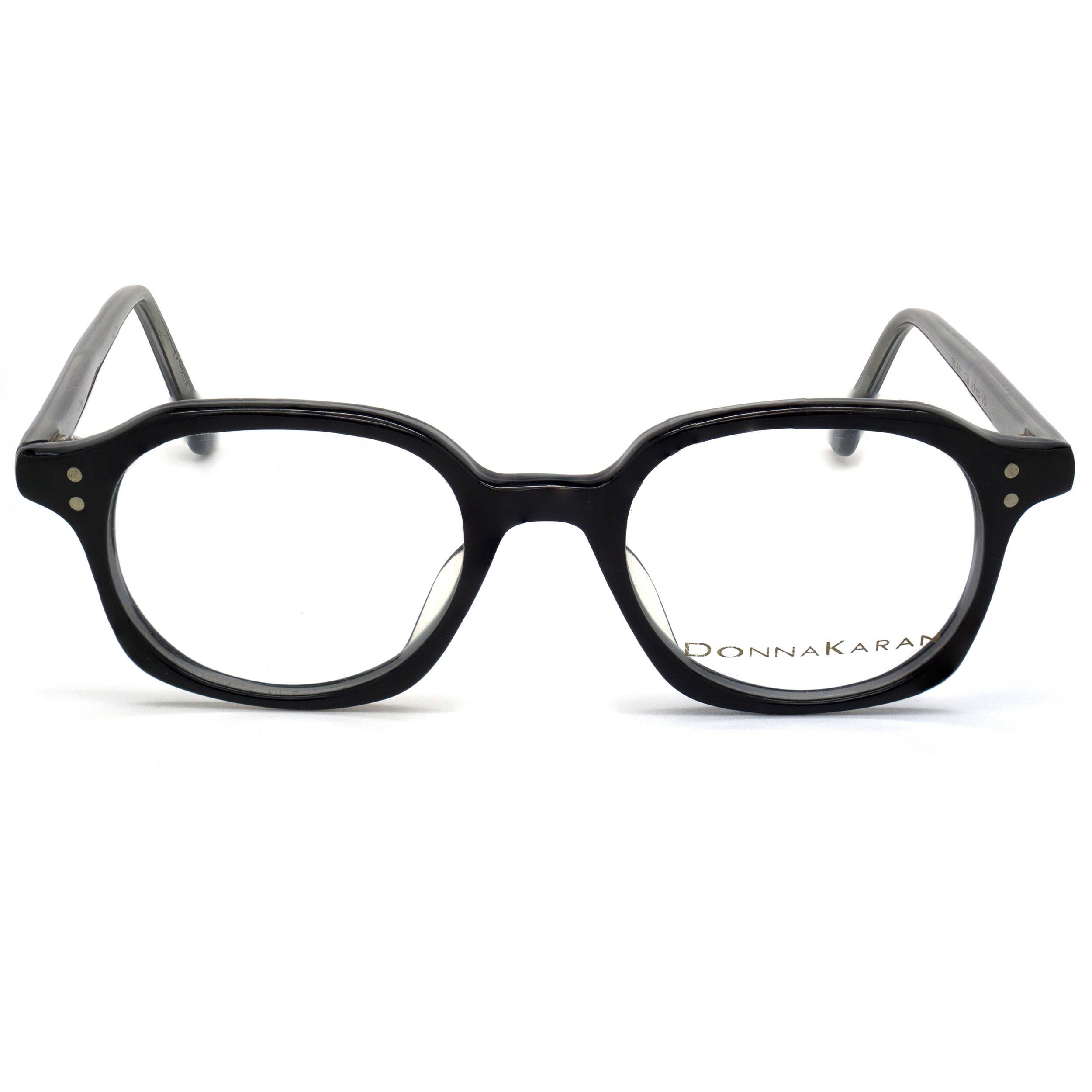 MAKE: Donna Karan
MODELL: DK-142 - 330
GEFERTIGT IN: Japan
ZUSTAND: New Old Stock [nie getragen]

ABMESSUNGEN:
Breite des Objektivs: 43 mm  /  1 11/16 Zoll
Höhe des Objektivs: 37 mm  /  1 7/16 in
Brücke: 18 mm  /  11/16 in
Breite von Bügel zu Bügel: