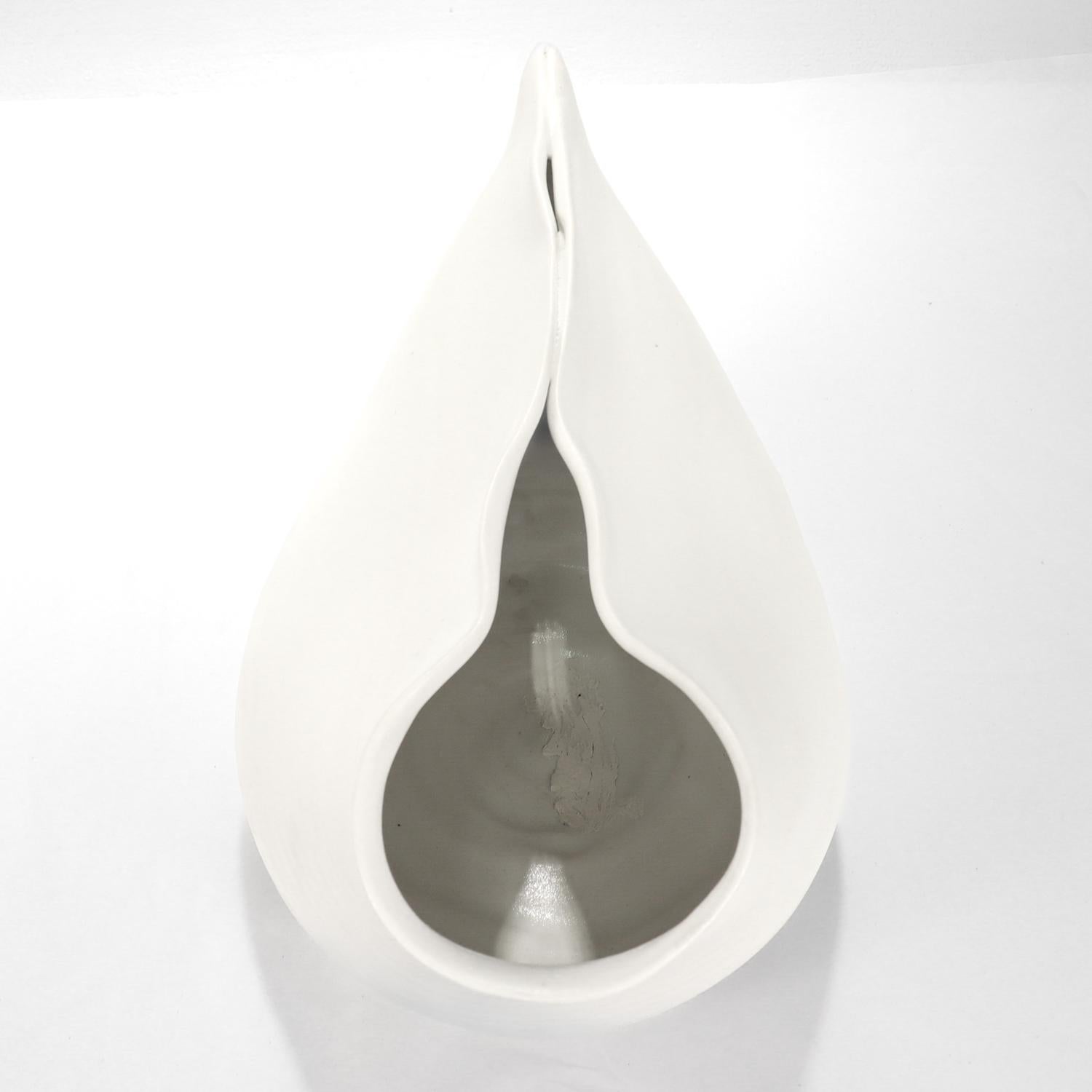 Donna Karan Lenox Vaso di porcellana Embrace in edizione limitata e firmata in vendita 2
