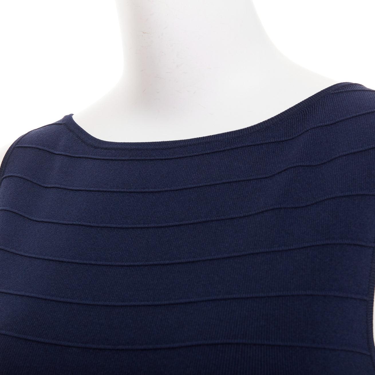 DONNA KARAN vestido bodycon cuello barco en mezcla de viscosa S
Referencia: LNKO/A02608
Marca Donna Karan
Material: Viscosa, mezcla
Color: Azul marino
Patrón: Sólido
Cierre: Slip On
Fabricado en: Italia

CONDICIÓN:
Estado: Excelente, este artículo