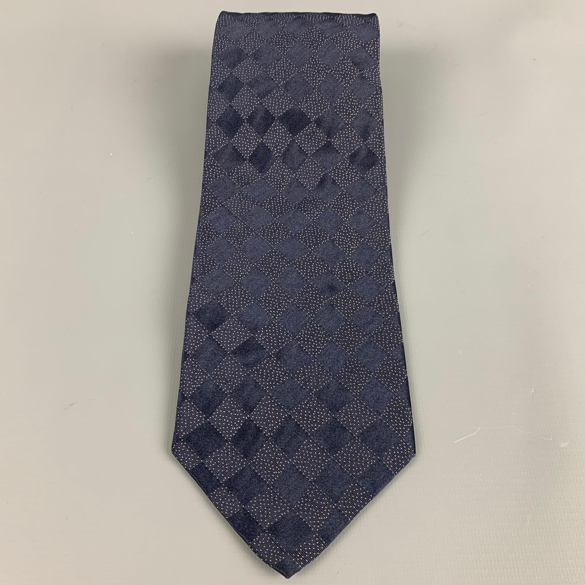 DONNA KARANnecktie in a navy silk fabric featuring checkered pattern with white dots. Made in USA.Excellent Pre-Owned Condition. 

Measurements: 
  Width: 3.5 inches Length: 58 inches 
  
  
 
Reference: 127317
Category: Tie
More Details
    
Brand: