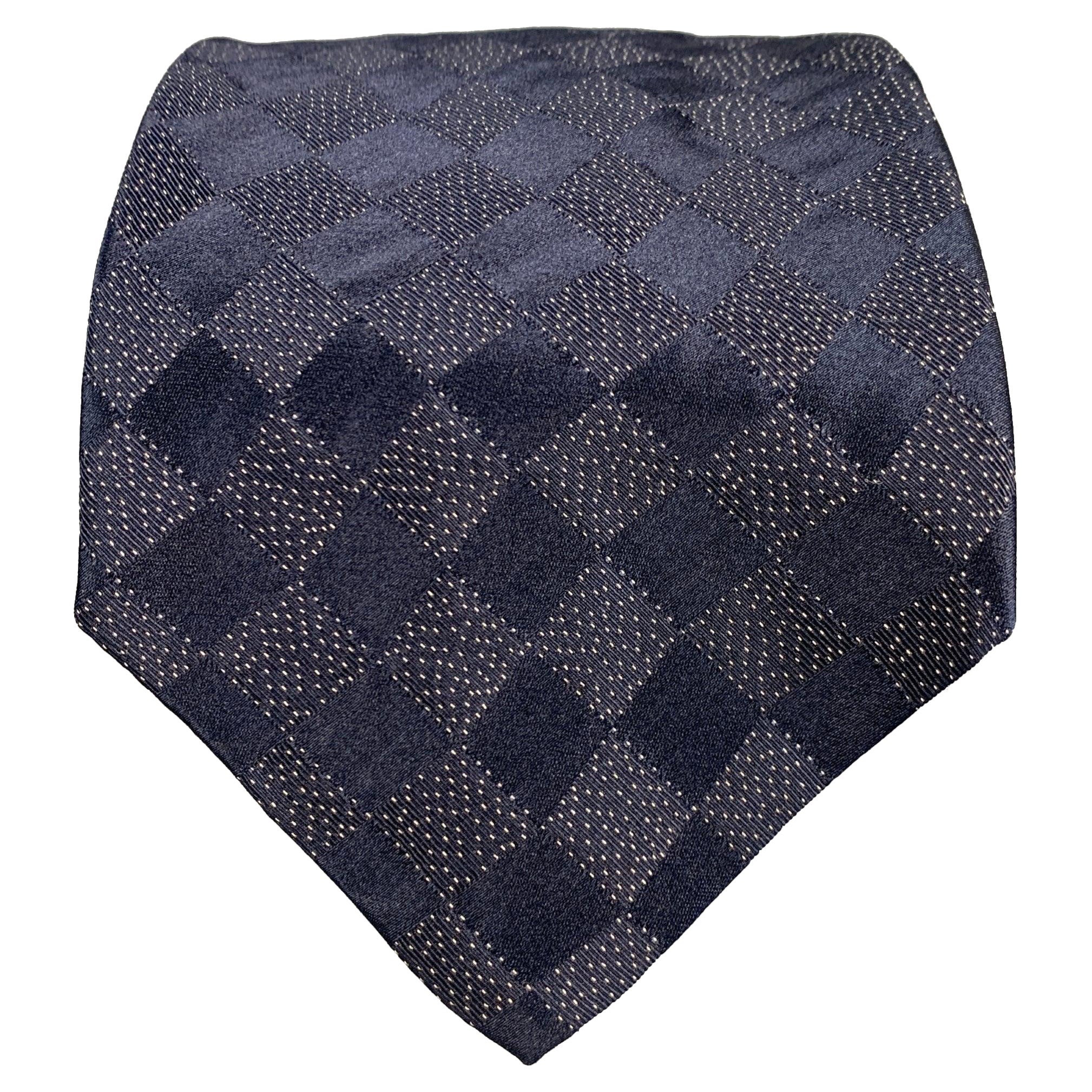 DONNA KARAN Corbata de seda de lunares blancos azul marino en venta