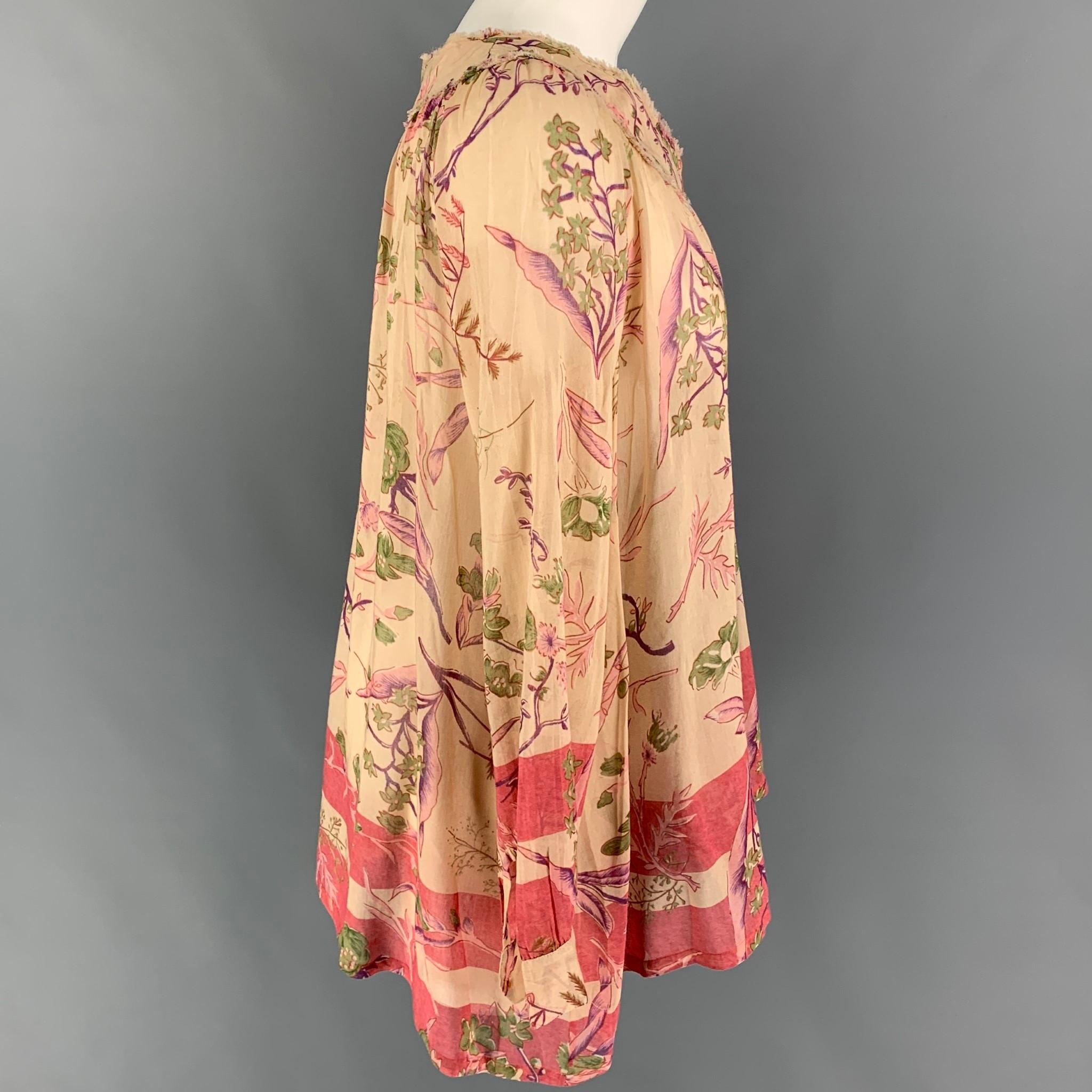 DONNA KARAN blouse comes in a beige & print floral silk featuring a tunic style, raw edge, and a buttoned closure. 

Very Good Pre-Owned Condition.
Marked: 6

Measurements:

Shoulder: 16 in.
Bust: 42 in.
Sleeve: 24 in.
Length: 27 in. 