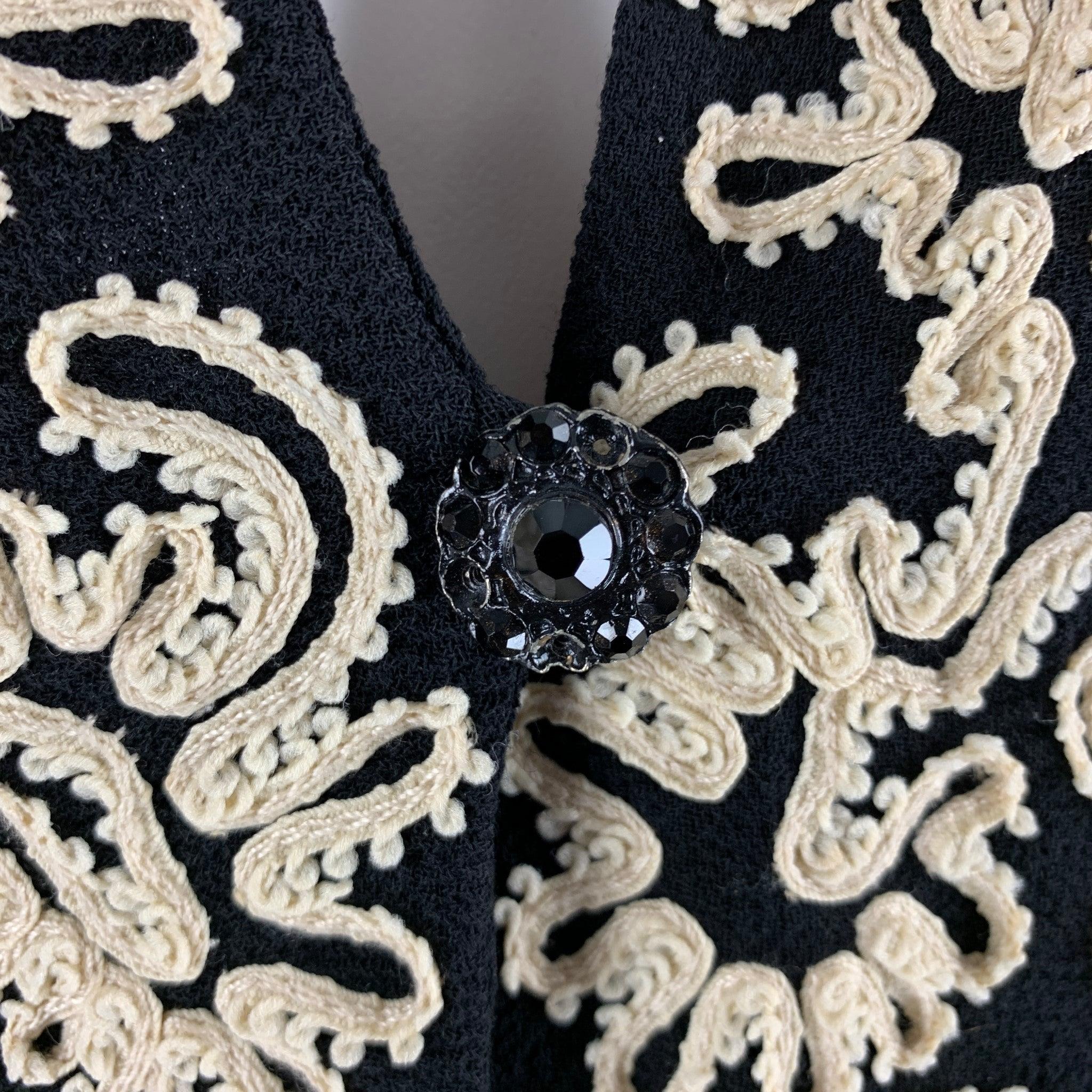 DONNA KARAN Size 6 Black Cream Wool Embroidered V-Neck Vest 1