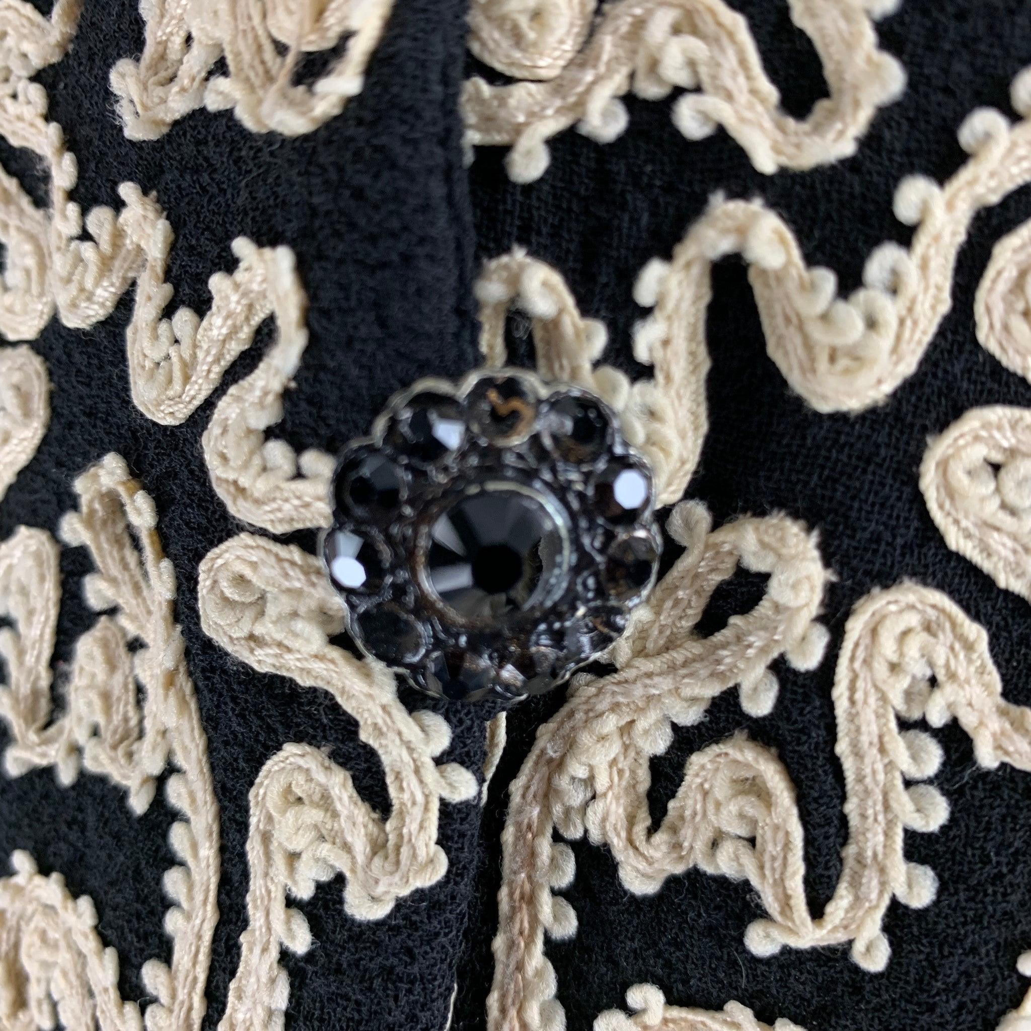 DONNA KARAN Size 6 Black Cream Wool Embroidered V-Neck Vest 3