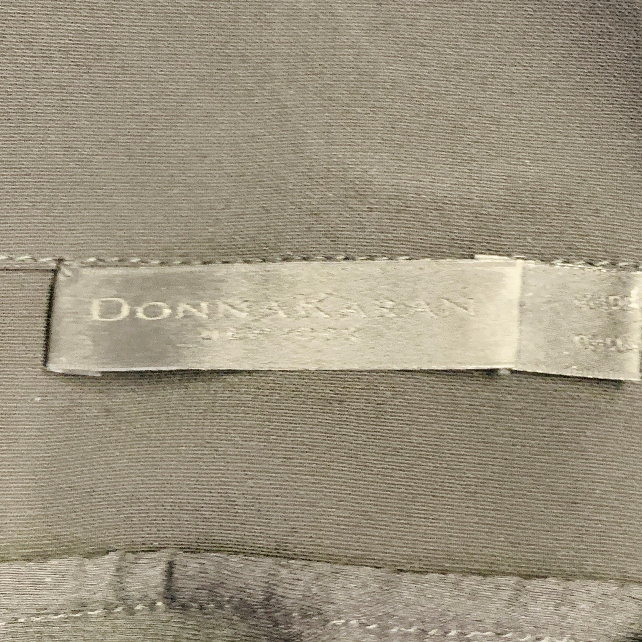 Donna Karan Taglia 8 Camicetta nera crema in misto viscosa con bottoni nascosti in vendita 5