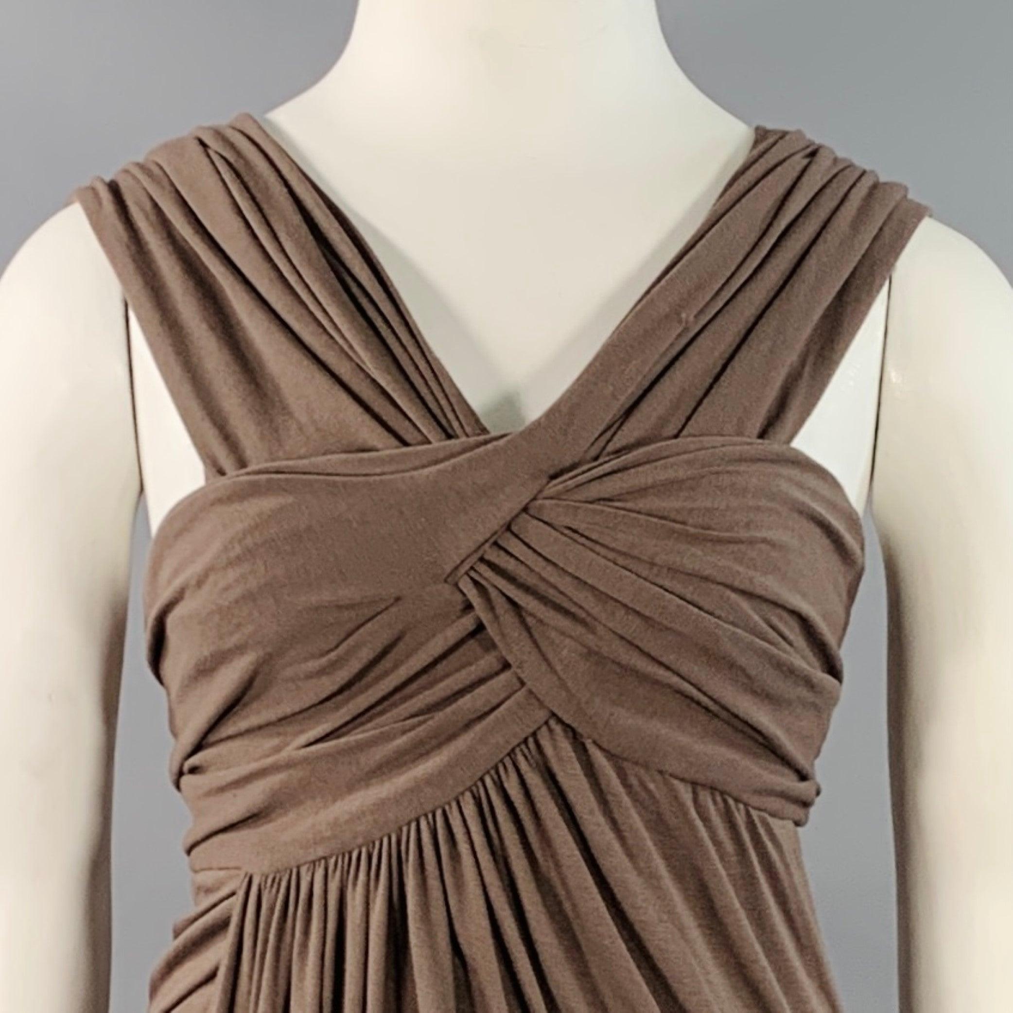 Abito Donna Karan
in jersey di lana marrone, senza maniche, con increspatura sul busto e lunghezza midi. Made in USA.Nuovo con etichette. 

Contrassegnato:   L 

Misure: 
 
Spalla: 13,5 pollici Busto: 31 - 36 pollici Vita: 24 pollici Fianco: 32