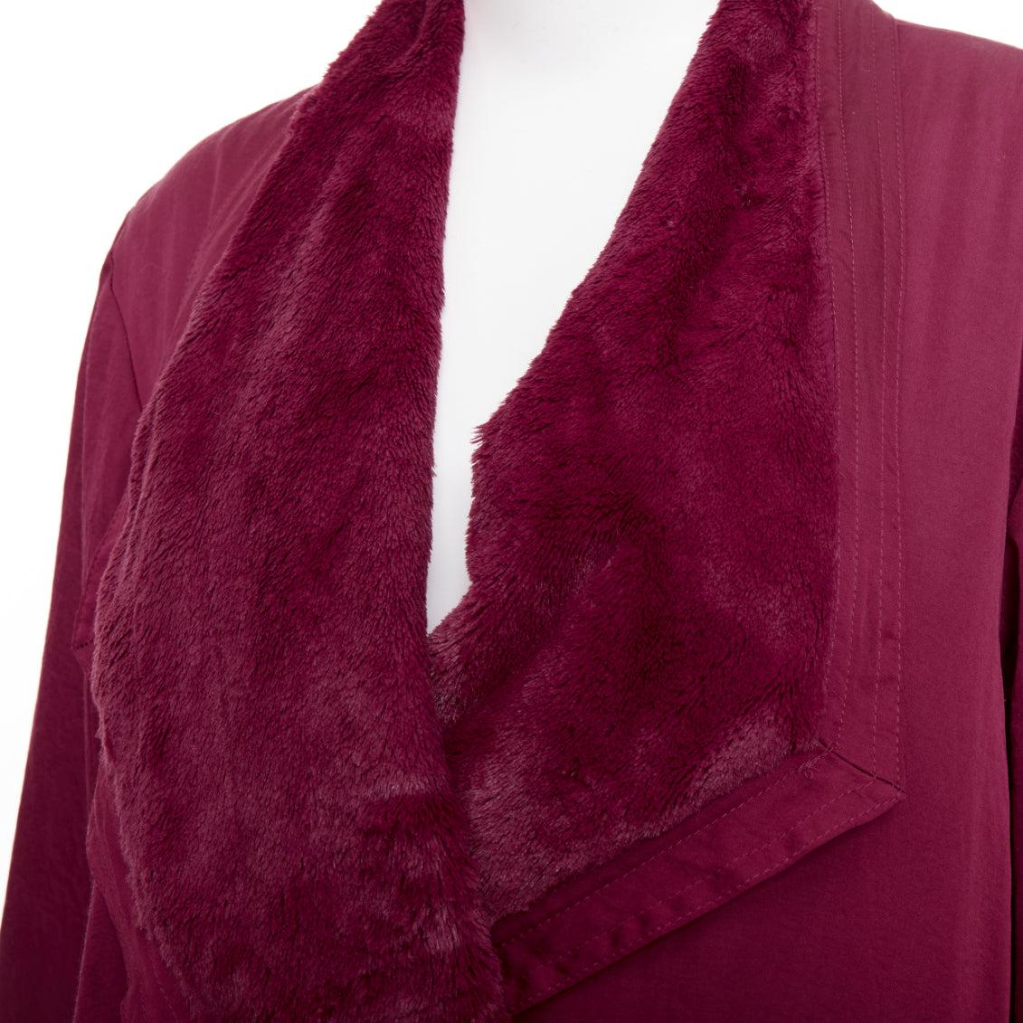 DONNA KARAN Sleepwear accappatoio bordeaux rosso foderato di asciugamano con cintura M.
Riferimento: JHDN/A00123
Marchio: Donna Karan
Collection'S: Abbigliamento per la notte
Materiale: Poliestere
Colore: Borgogna
Modello: Tinta unita
Chiusura: