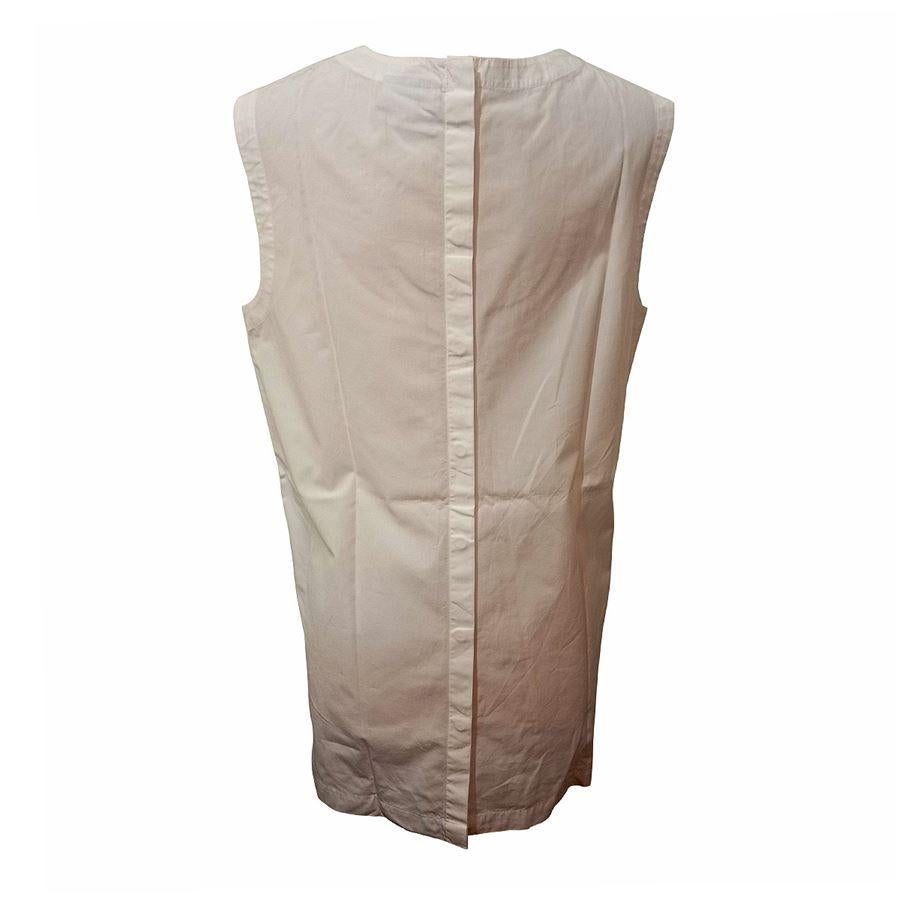 Cotton White color Sleeveless With pocket Hidden buttons on back Shoulder/hem cm 68 (front) and cm 74 (back)
