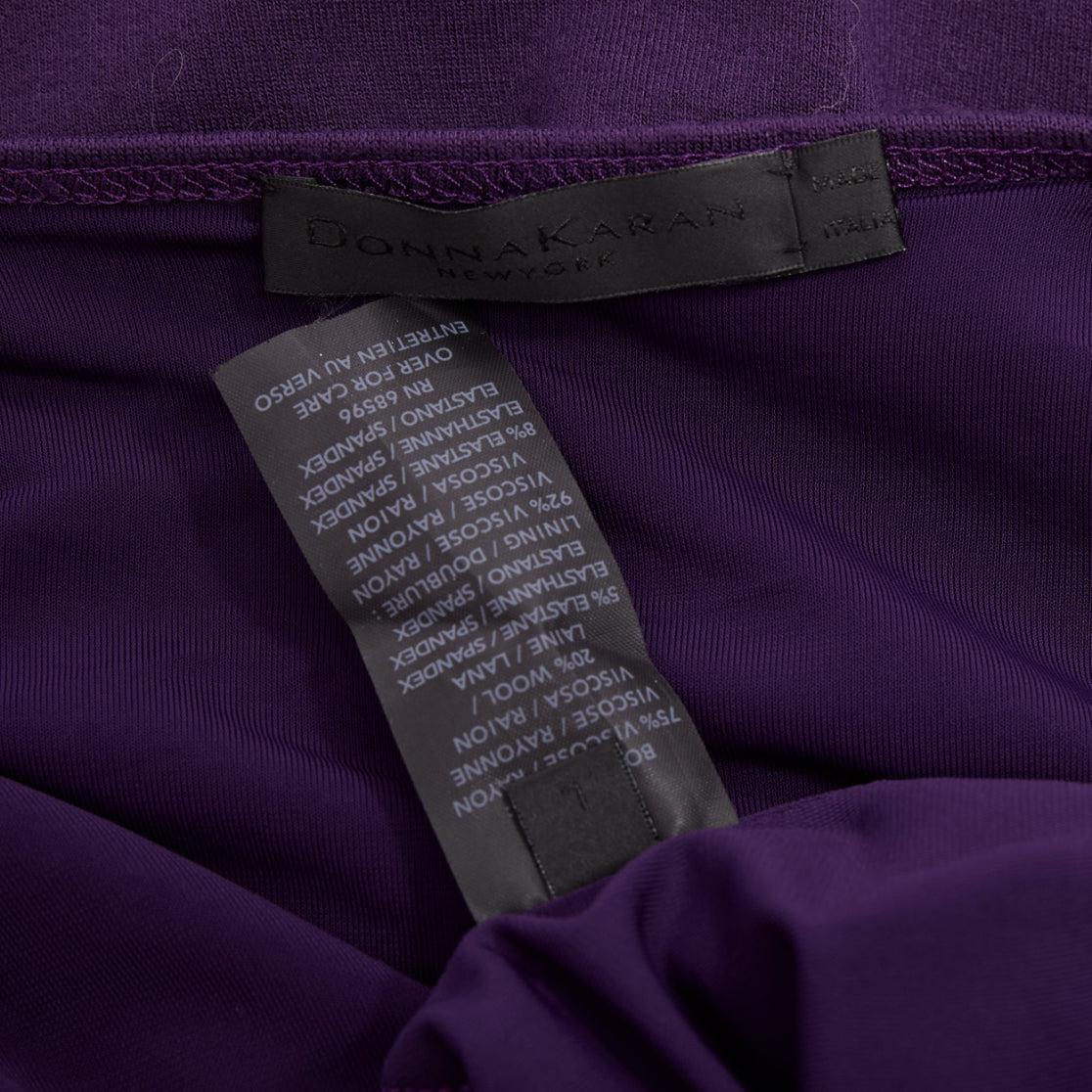 DONNA KARAN Abito con scollo a cuneo e drappeggio in jersey viola V.I.L.A. in vendita 4