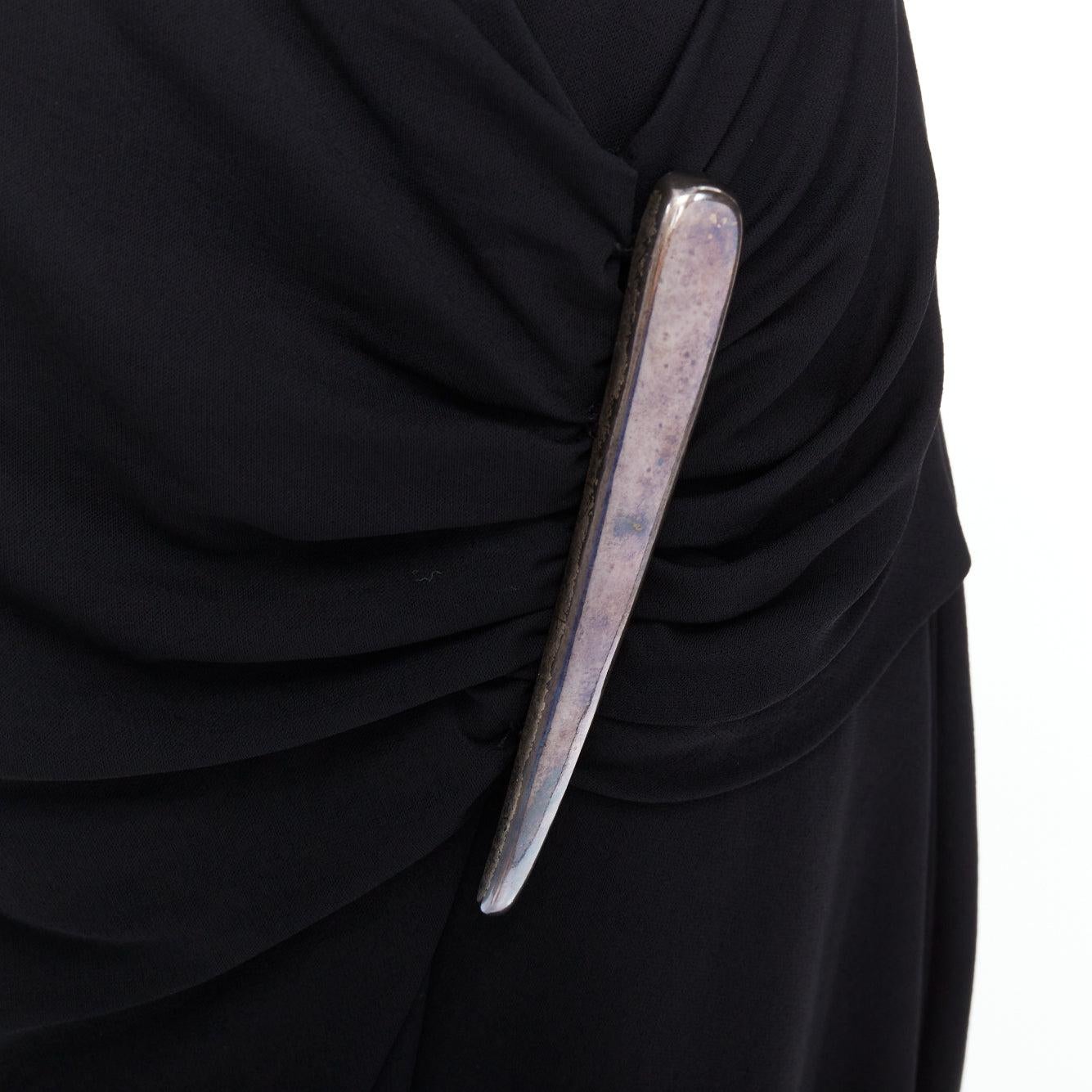 DONNA KARAN Vintage black viscose blend V neck silver buckle drape mini dress L
Reference: JHDN/A00049
Brand: Donna Karan
Material: Viscose, Blend
Color: Black, Silver
Pattern: Solid
Closure: Snap Buttons
Lining: Black Fabric
Made in: Hong