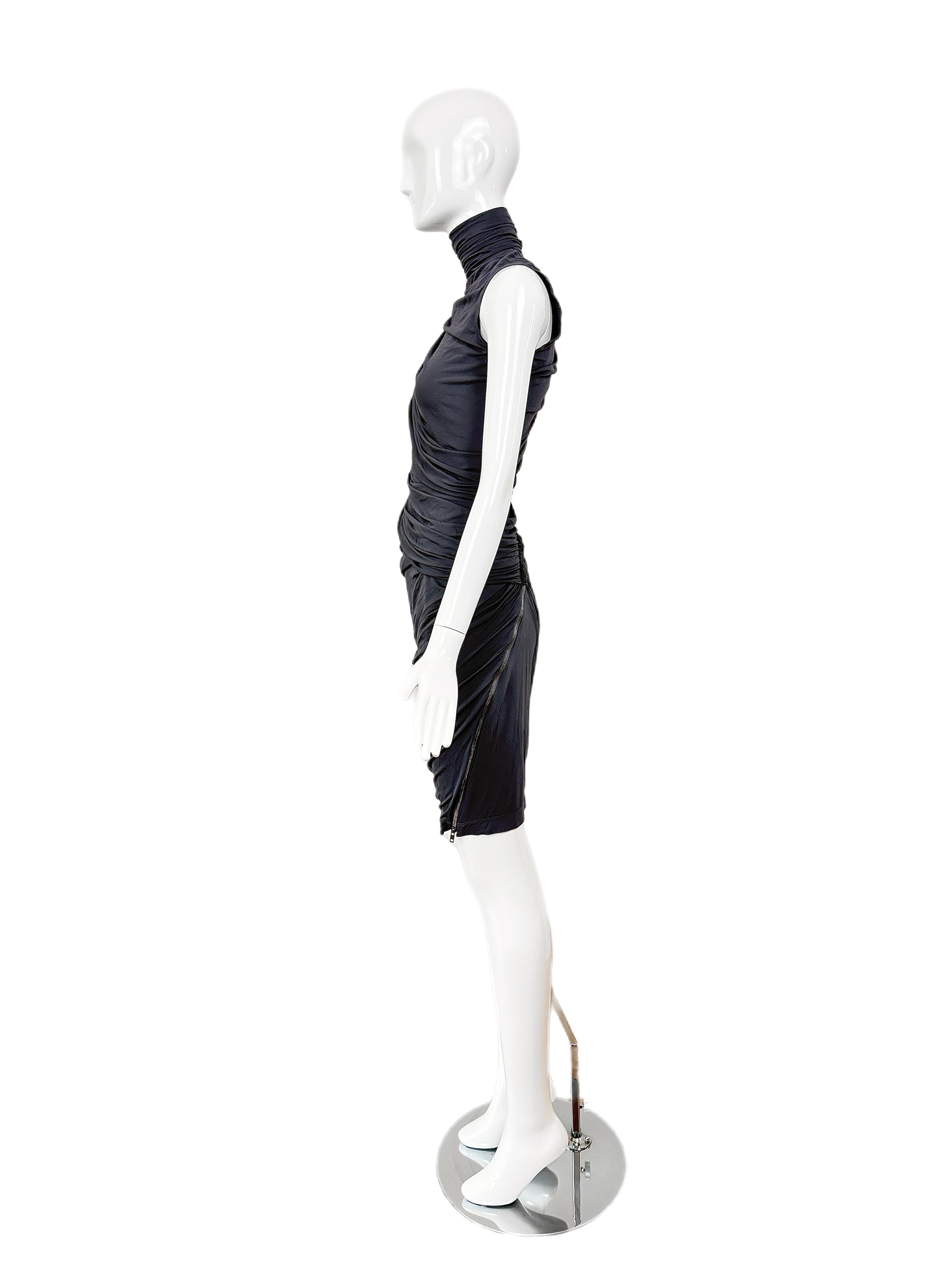 DONNA KARAN Vestido gris vintage con cremallera y fruncido en venta 1