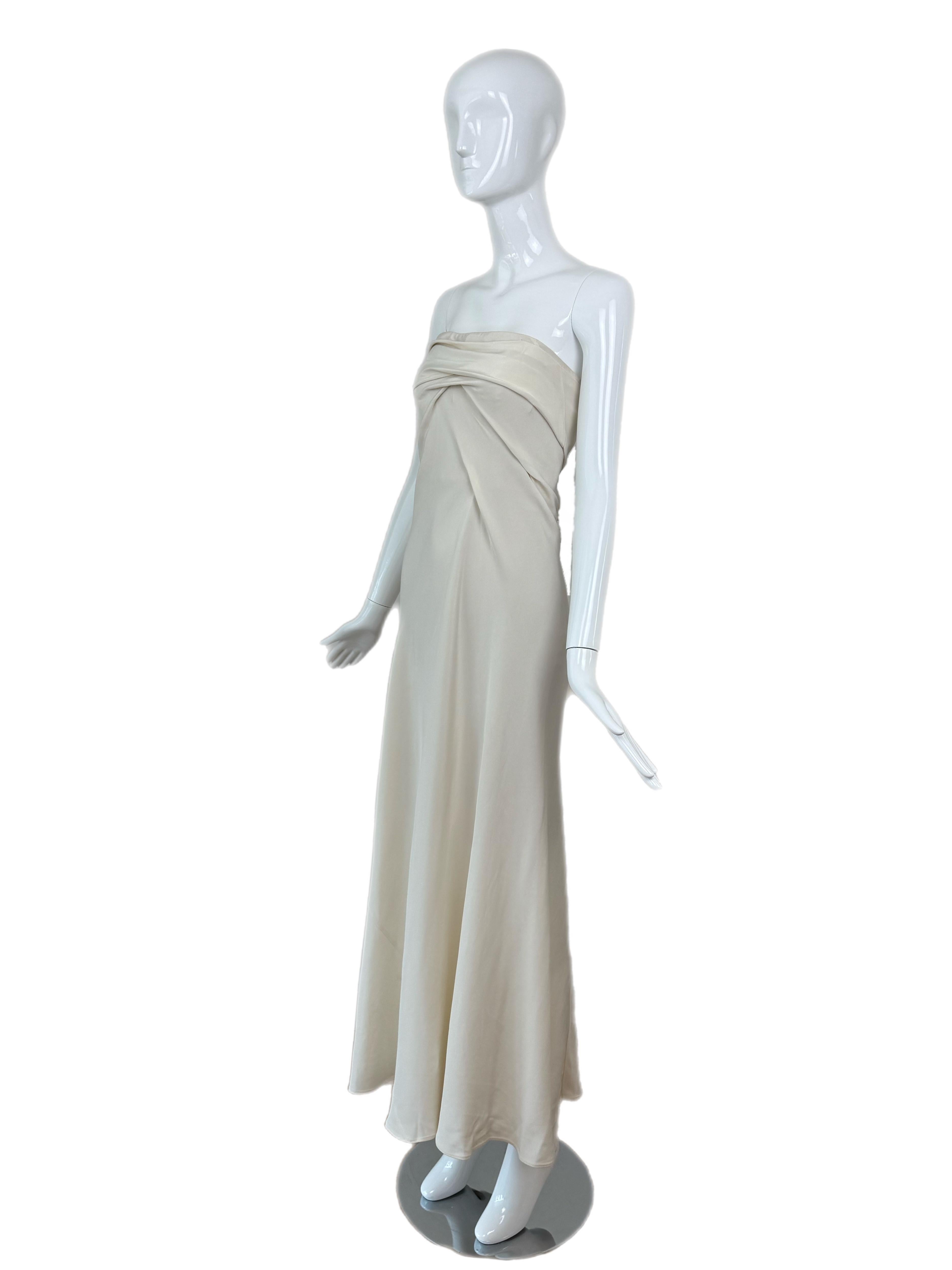 Donna Karan
Vintage
Ivoire
Sans bretelles
Fermeture à glissière dans le dos avec buste
Clipsé sur le mannequin
100% soie
Taille IT40
Excellent état, aucun défaut

Vente finale