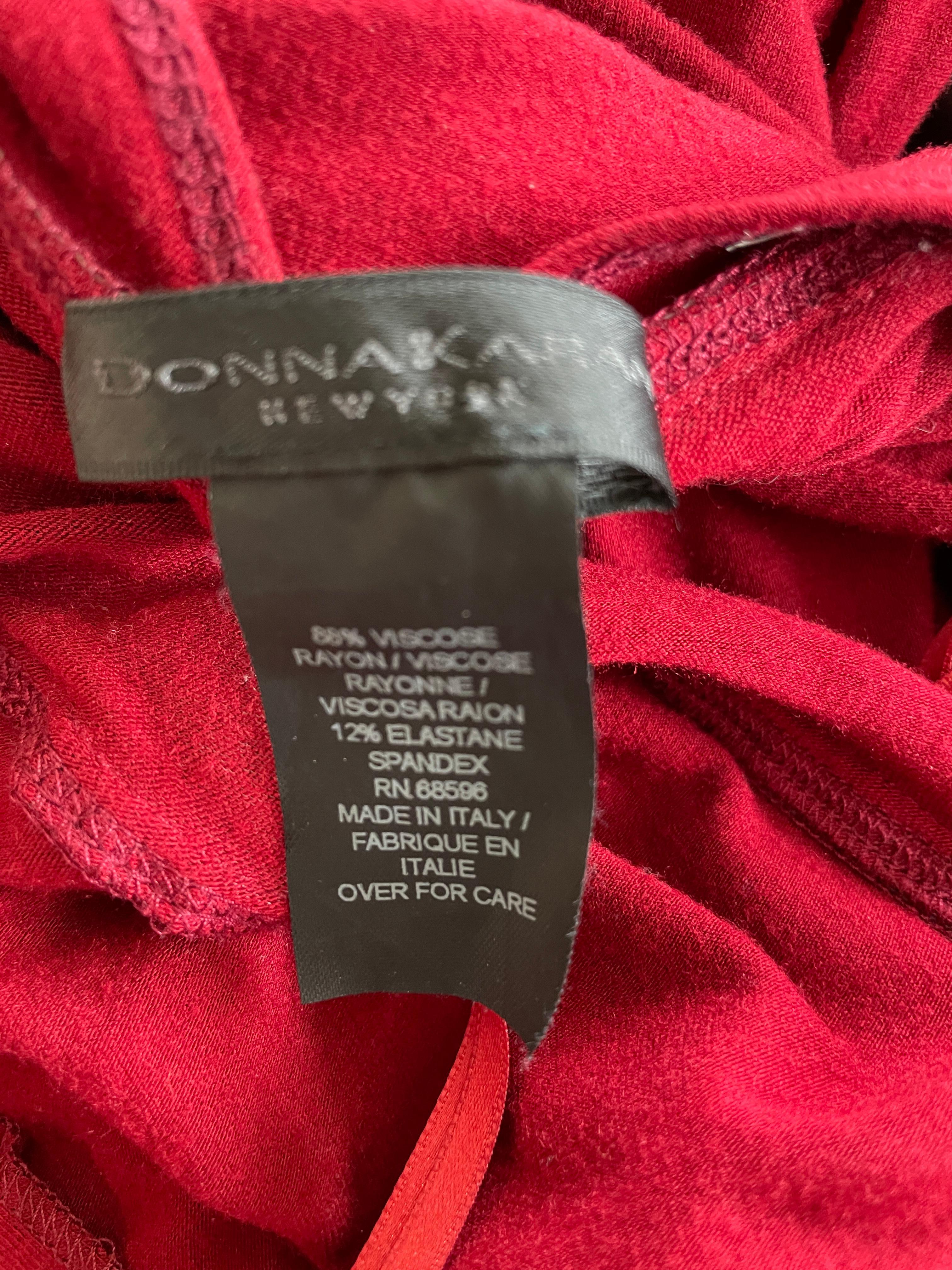 Donna Karan Vintage Rotes Jersey Fischschwanz-Abendkleid mit tiefem Rückenausschnitt 2