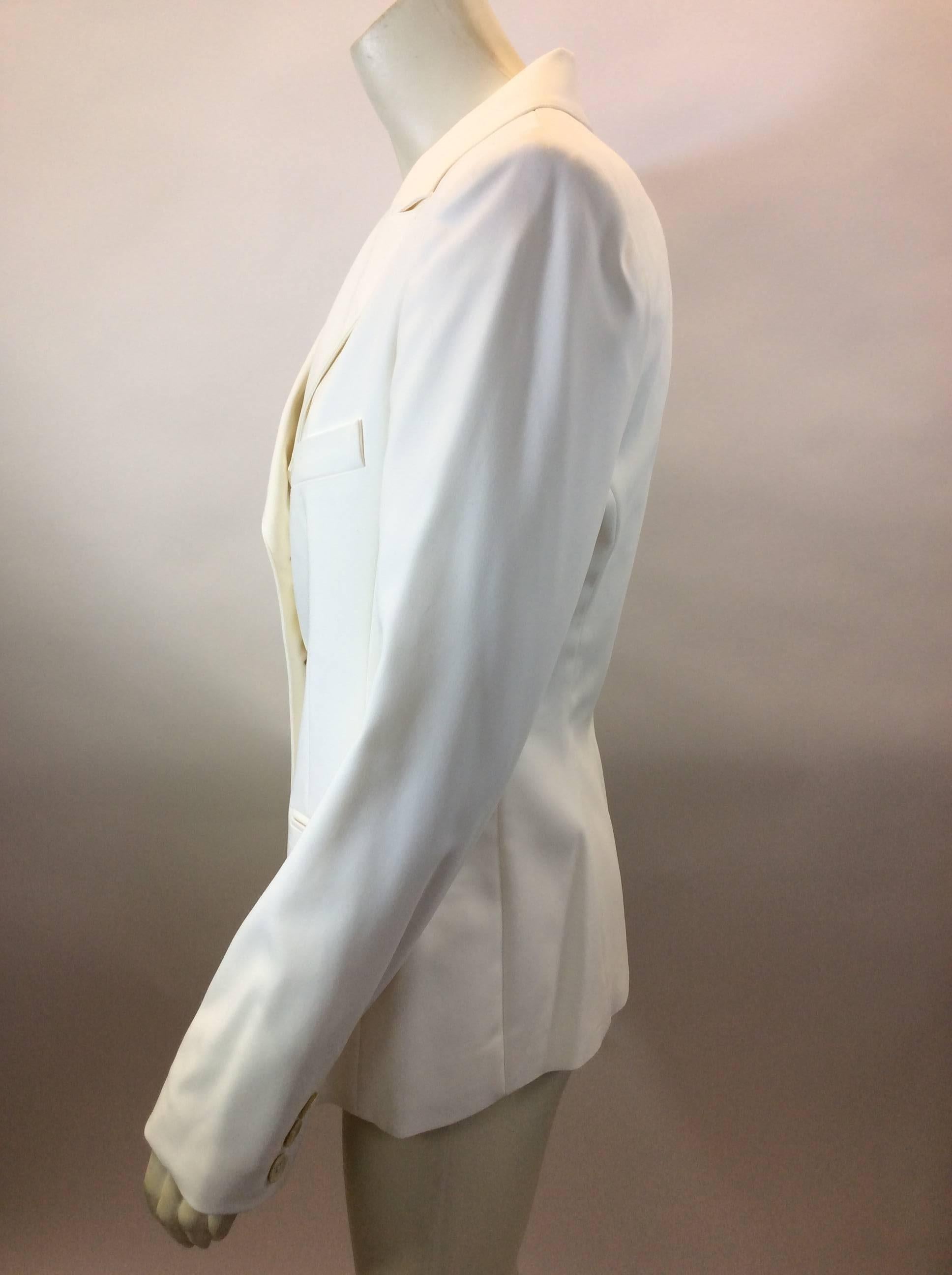 Donna Karan White Blazer NWT
Size 6 
$350
Made in Italy
Length 26