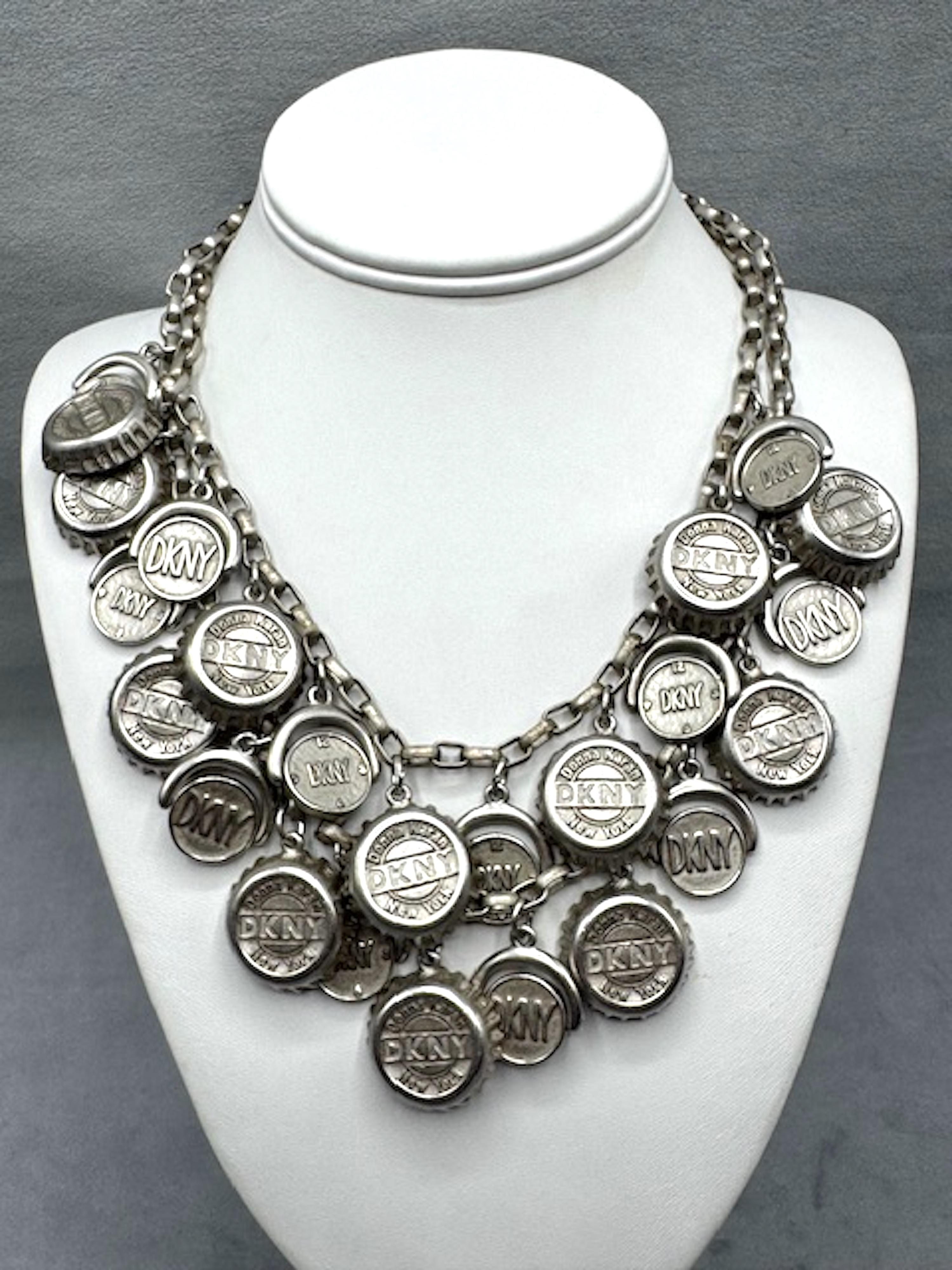 Donna Karen New York 1990s Satin Silver DKNY Bottle Cap Halskette im Angebot 9