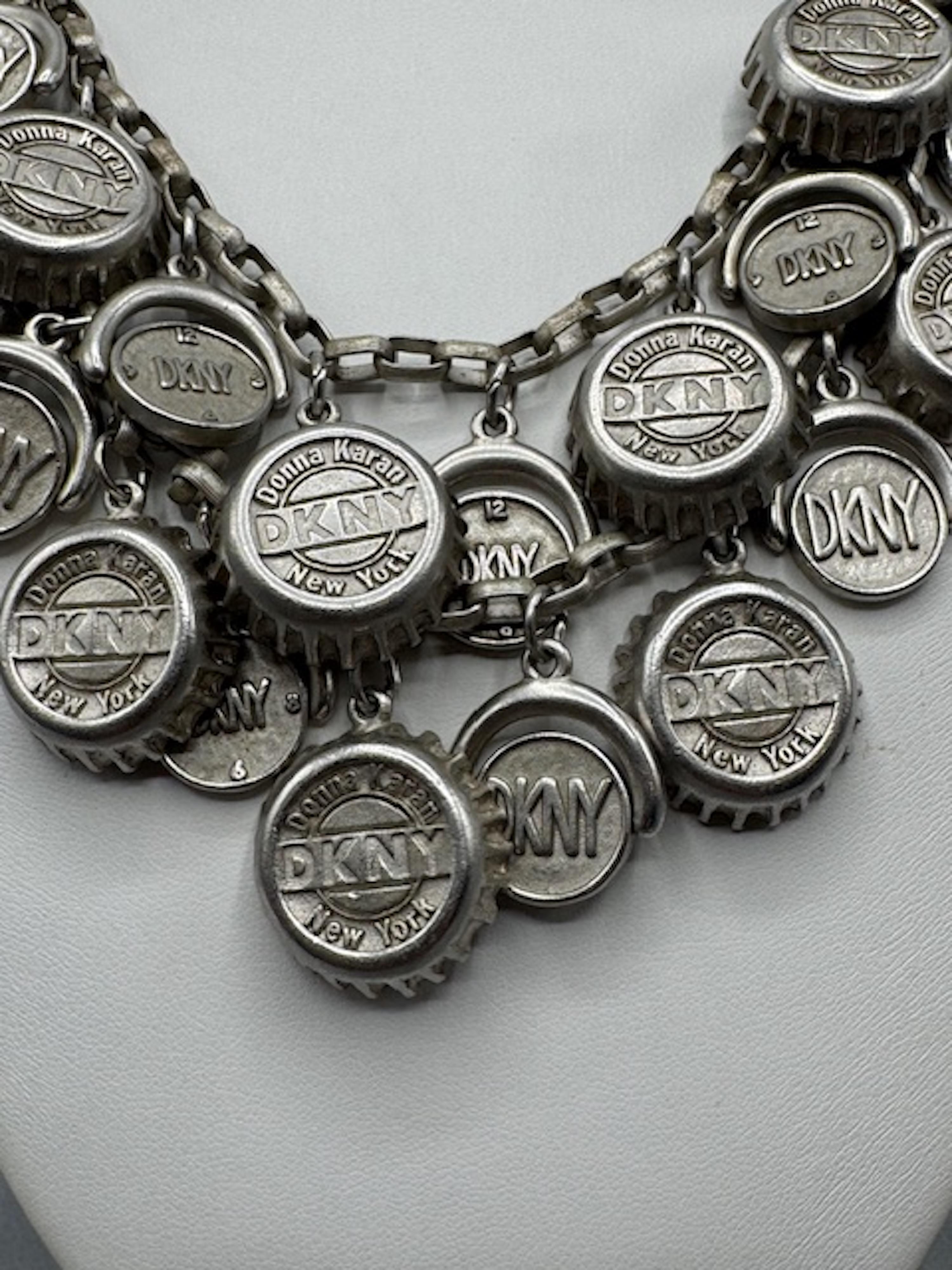 Donna Karen New York 1990s Satin Silver DKNY Bottle Cap Halskette im Angebot 10