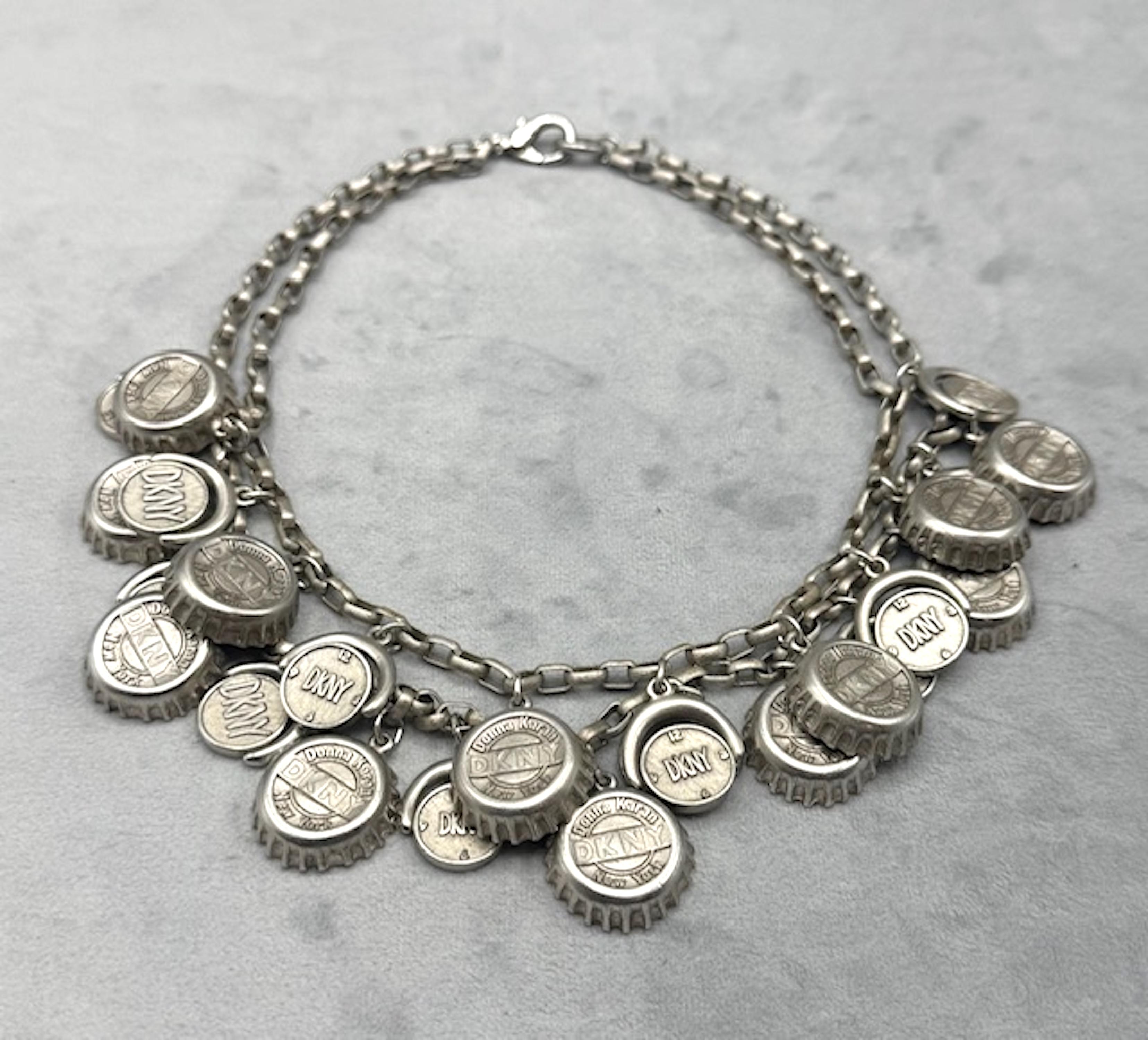 Donna Karen New York 1990s Satin Silver DKNY Bottle Cap Halskette im Angebot 2