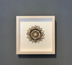 Bud 429 - Mandala Textil Contemporáneo de Técnica Mixta Rosas Oro Rosa, 2019