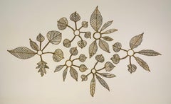 Hitkwike Grüner Fluss, Blätter in Grau, Elfenbein, Gold Mixed Media botanisches Textil