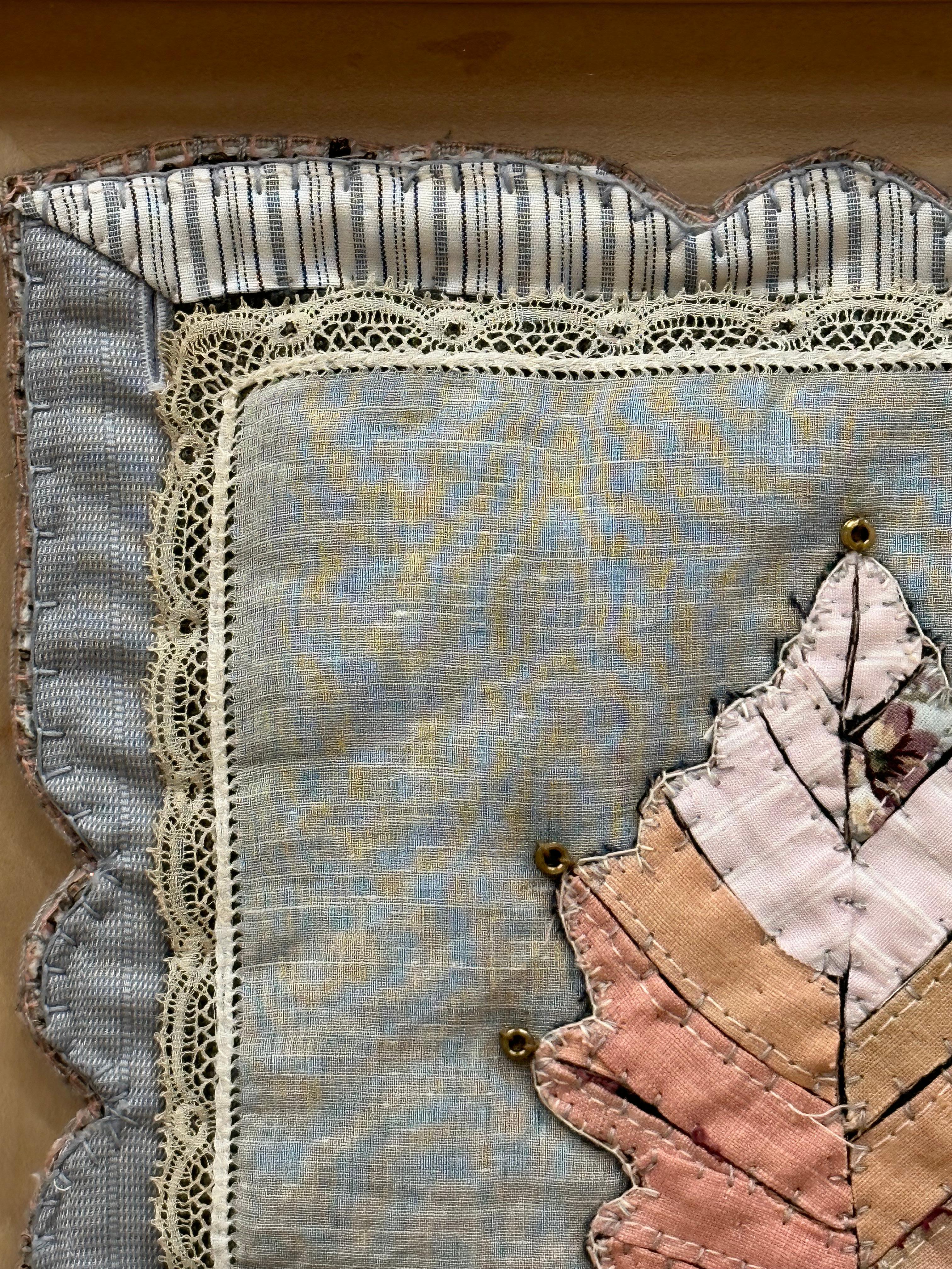 Tailored Herbaria Pocantico River Watershed Five - Pink Brown Textile Leaves en venta 1