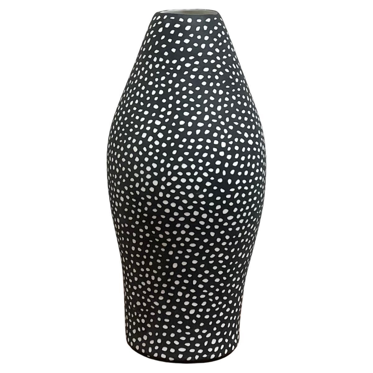 DONNA Vase, handgefertigtes Porzellan Contemporary schwarz-weiß Vase