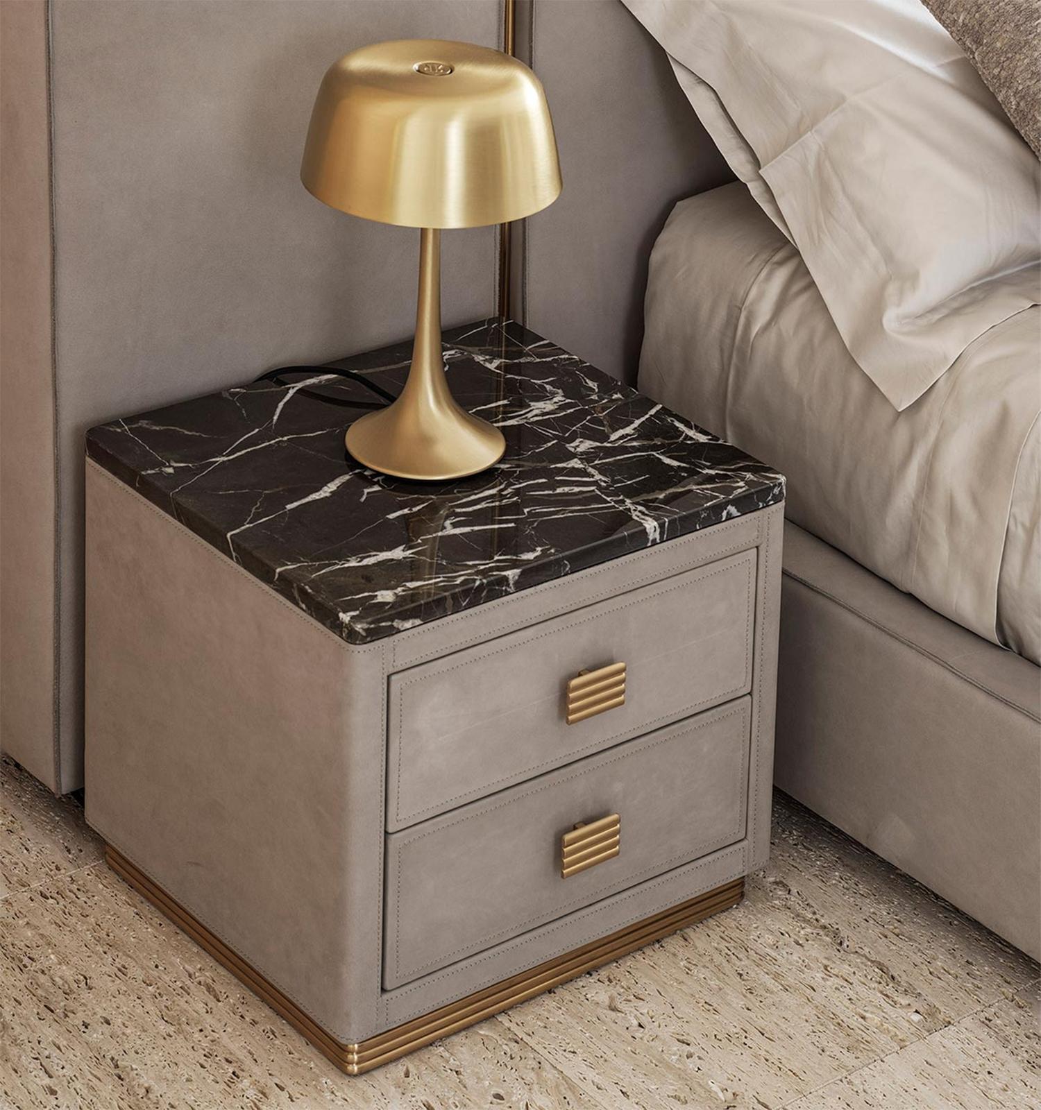 XXIe siècle et contemporain Table de nuit Donovan en vente