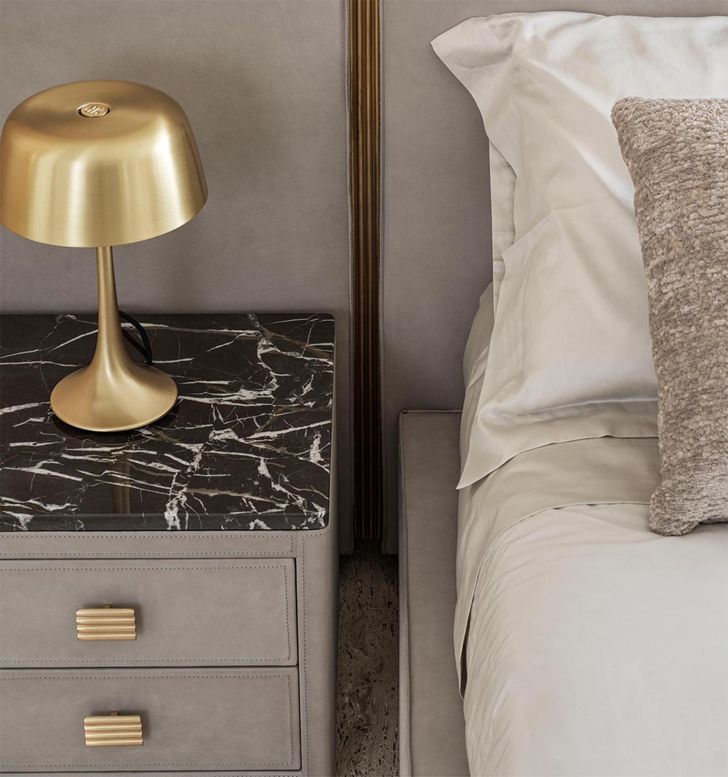 Laiton Table de nuit Donovan en vente