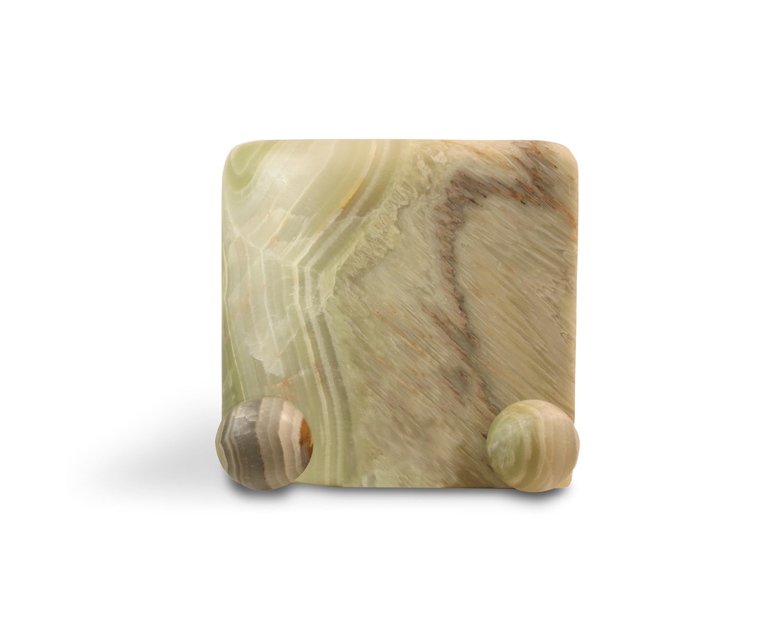 Table d'appoint Don't Be Square par Ayres
Dimensions : L 65 x D&H 45 x H 45 cm
MATERIAL : Onyx vert


Chez AYRES, nous concevons des objets utilitaires et du mobilier avec une esthétique primaire. Nos formes de base sont uniques et rappellent les