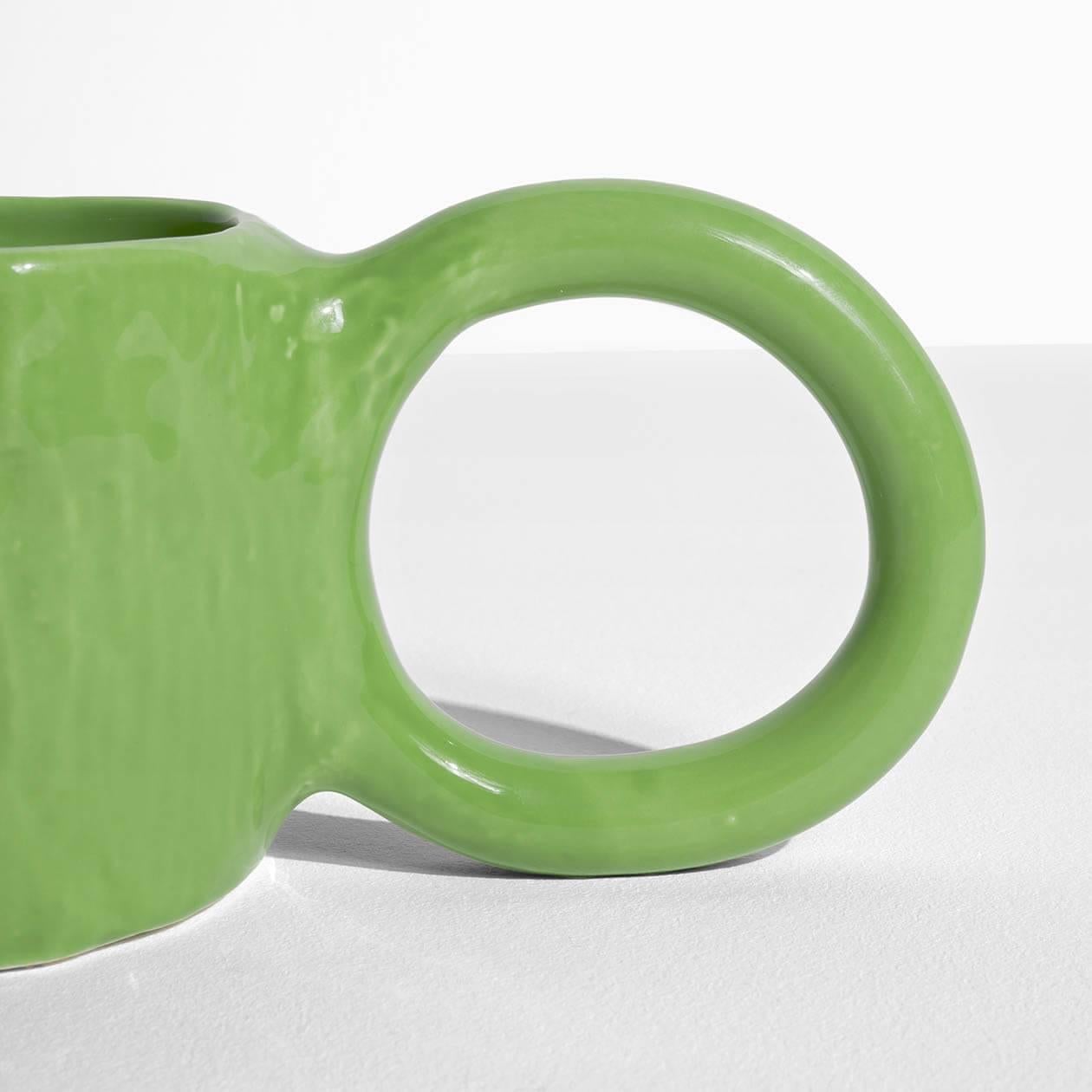 PETITE FRITURE Donut, Taza mediana, Pistacho, Diseñado por Pia Chevalier Portugués