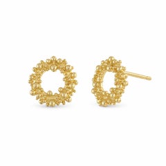 Skulpturale Donut-Ohrstecker aus 18-karätigem Gold mit Granulation von Aneta Zae