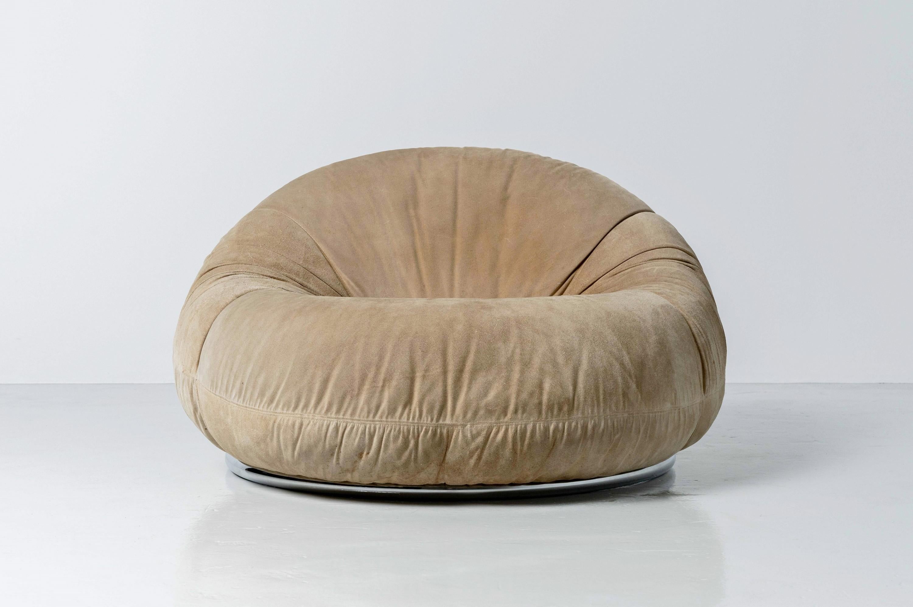 Donut Shaped Lounge Chair in Suede Italy, 1970s 1