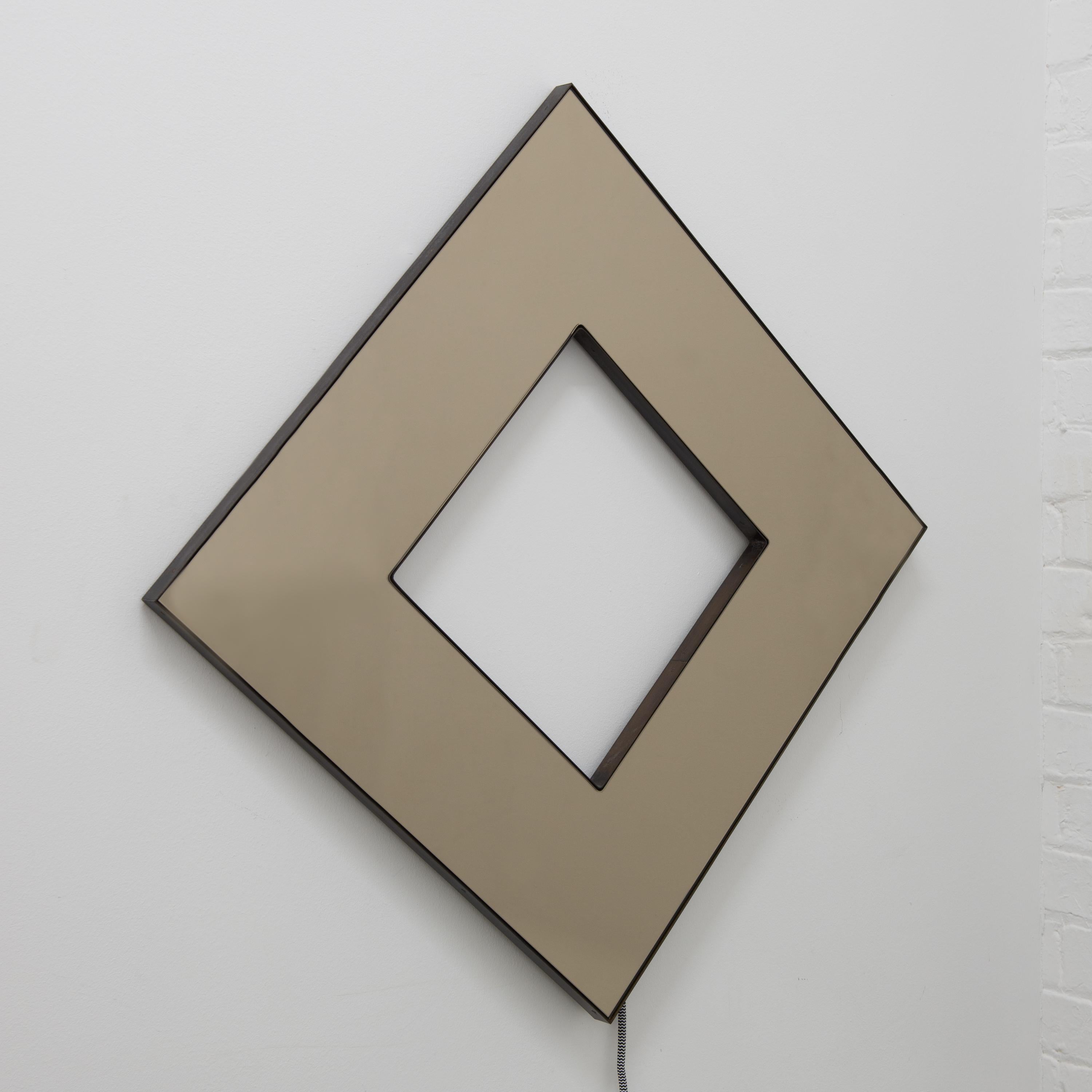 Miroir contemporain carré teinté bronze à dos teinté en noyer, XL Neuf - En vente à London, GB