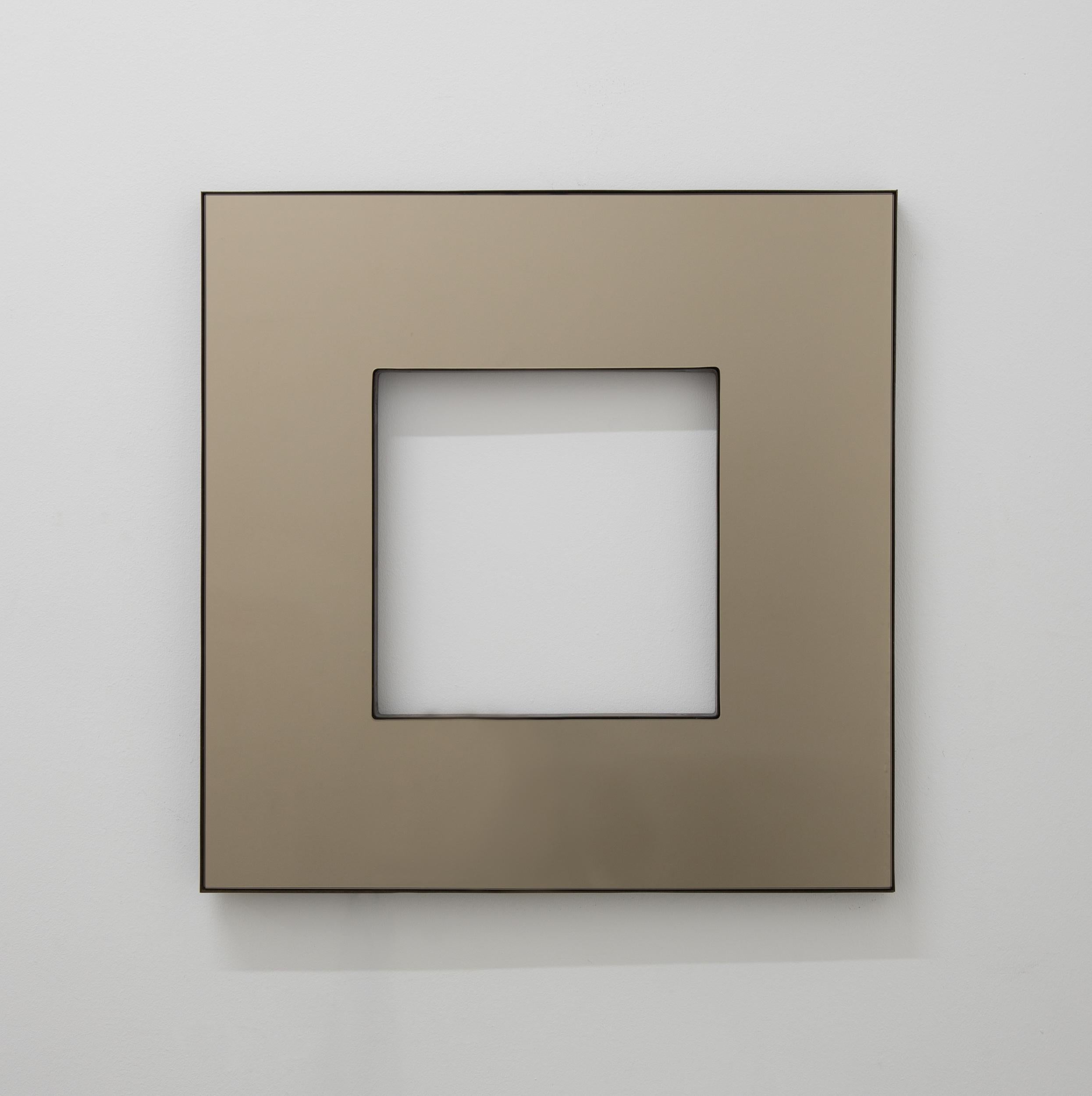 Britannique Miroir contemporain carré teinté bronze à dos teinté en noyer, XL en vente