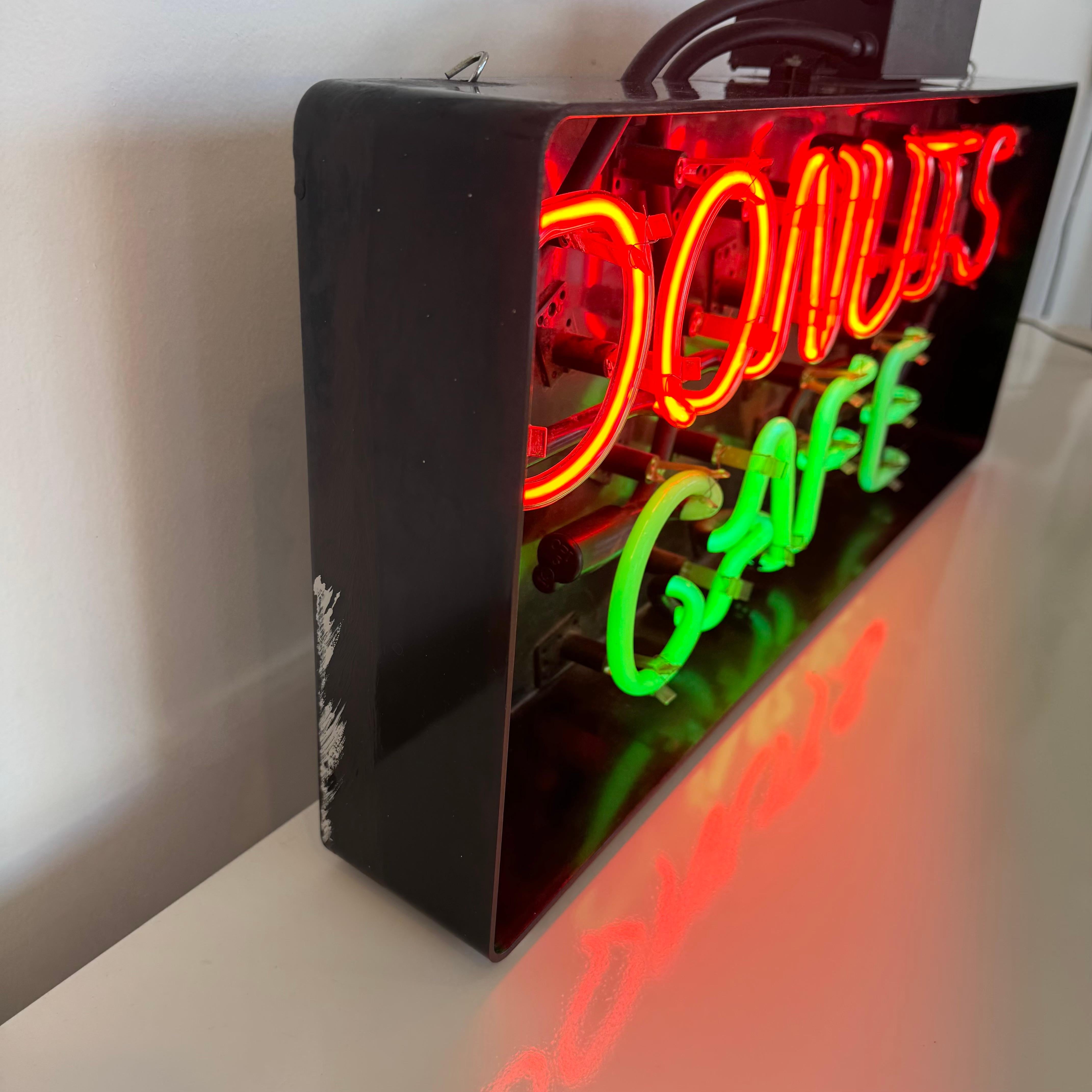 Insegna al neon 'Donuts Cafe', anni '90, USA in vendita 2