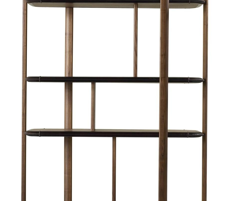 This striking bookcase bears a distinctly modern allure, thanks to its geometric surfaces, made delicate by the round corners at top and bottom. The structure is made entirely in solid walnut wood with four walnut wood shelves placed at different